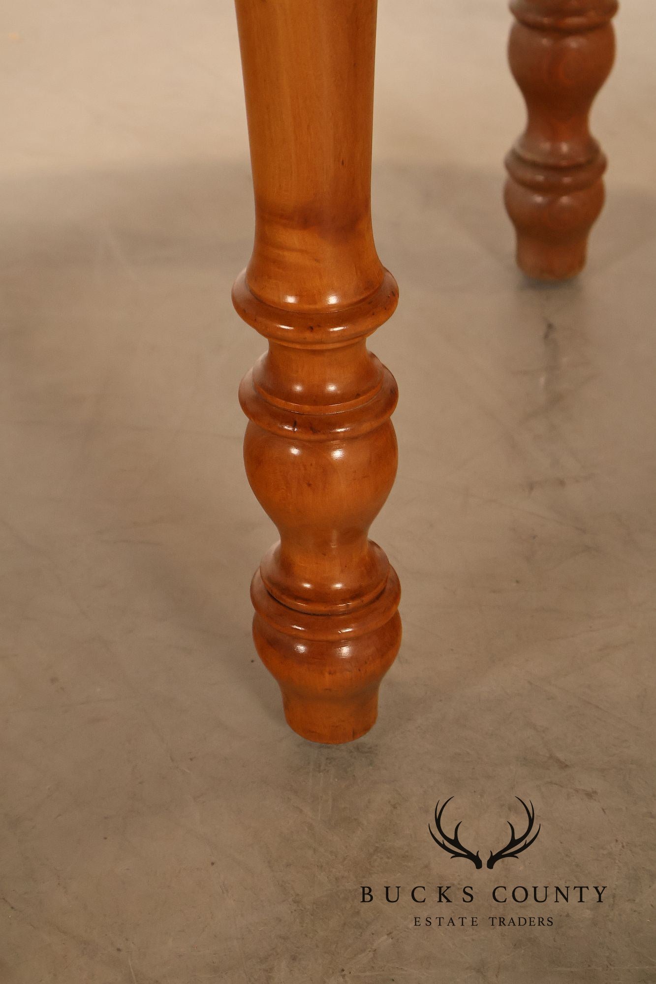 Antique Farmhouse Style Round Oak Extendable Dining Table