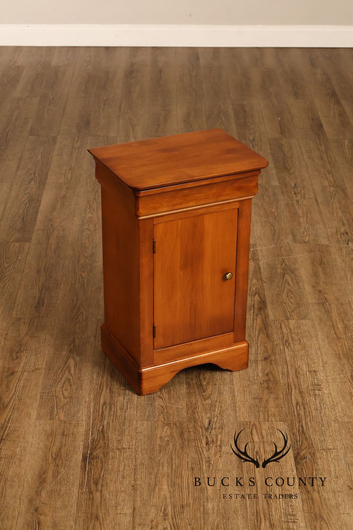 HPL Shermag Louis Philippe Style Pair of Cabinet Nightstands