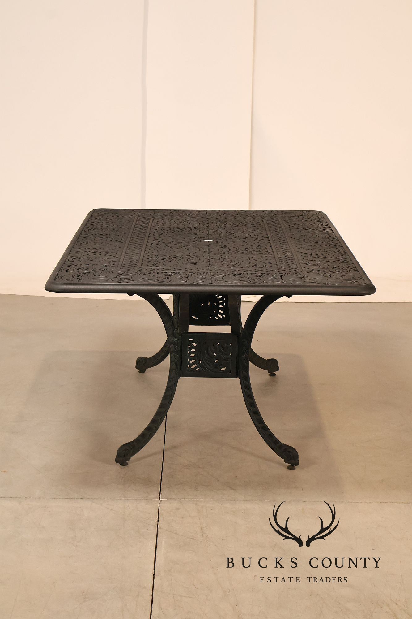 Cast Aluminum Outdoor Dining Set With Pierced Decoration