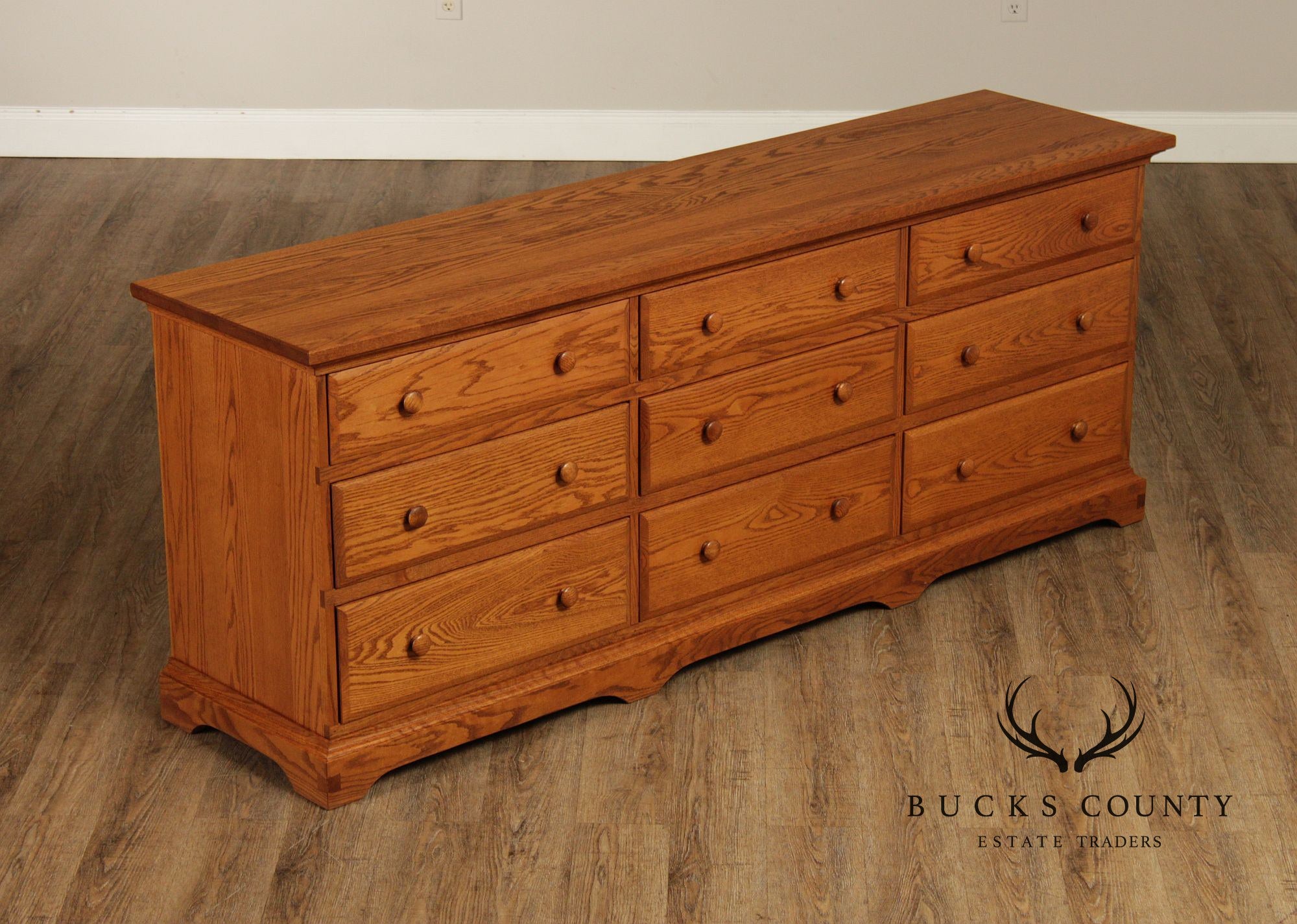 Hunt Country Furniture Country Style Oak Nine-Drawer Dresser
