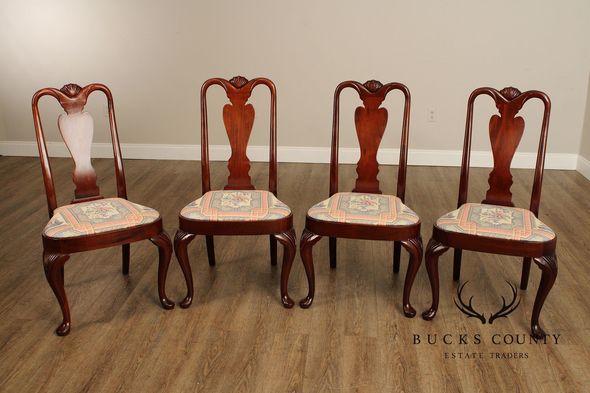 QUEEN ANNE STYLE SET OF FOUR CUSTOM MAHOGANY DINING CHAIRS