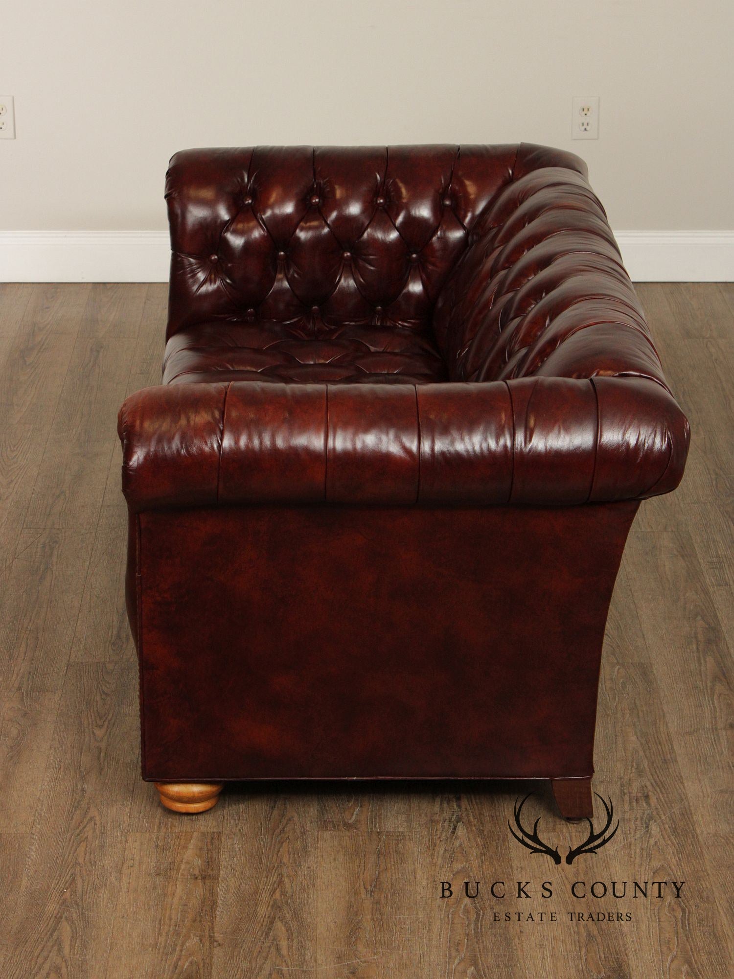 English Traditional Style Vintage Leather Chesterfield Sofa