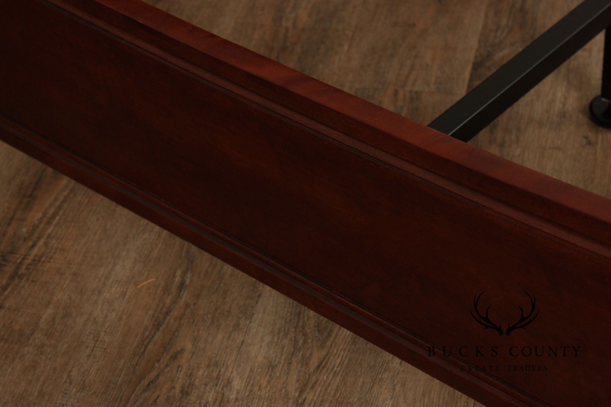Traditional Cherry Queen Size Sleigh Bed