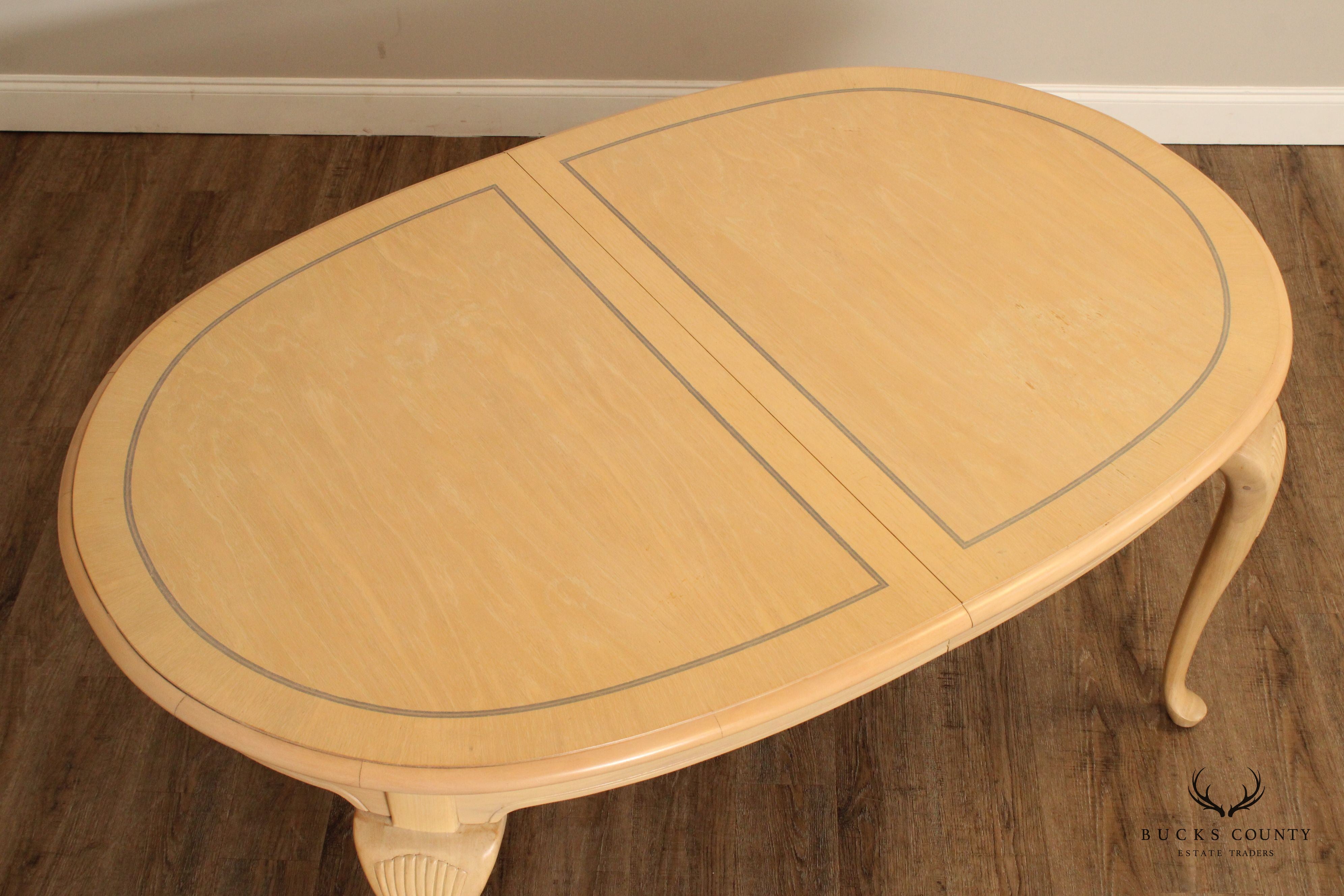 Bernhardt Queen Anne Style Expandable Oval Dining table