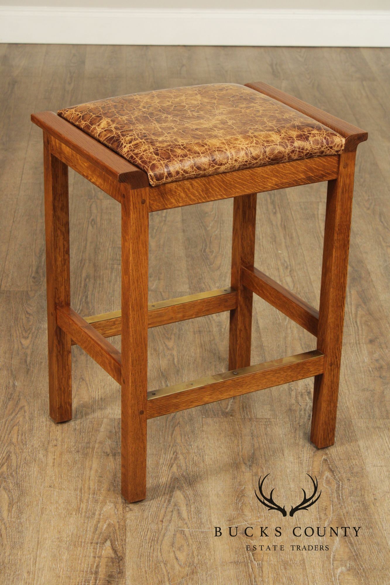 Stickley Mission Collection Set Of Three Oak And LKeather Casual Dining Counter Stools