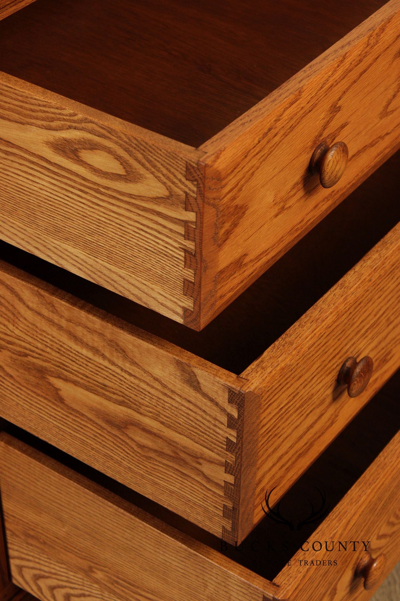 Hunt Country Furniture Country Style Oak Nine-Drawer Dresser