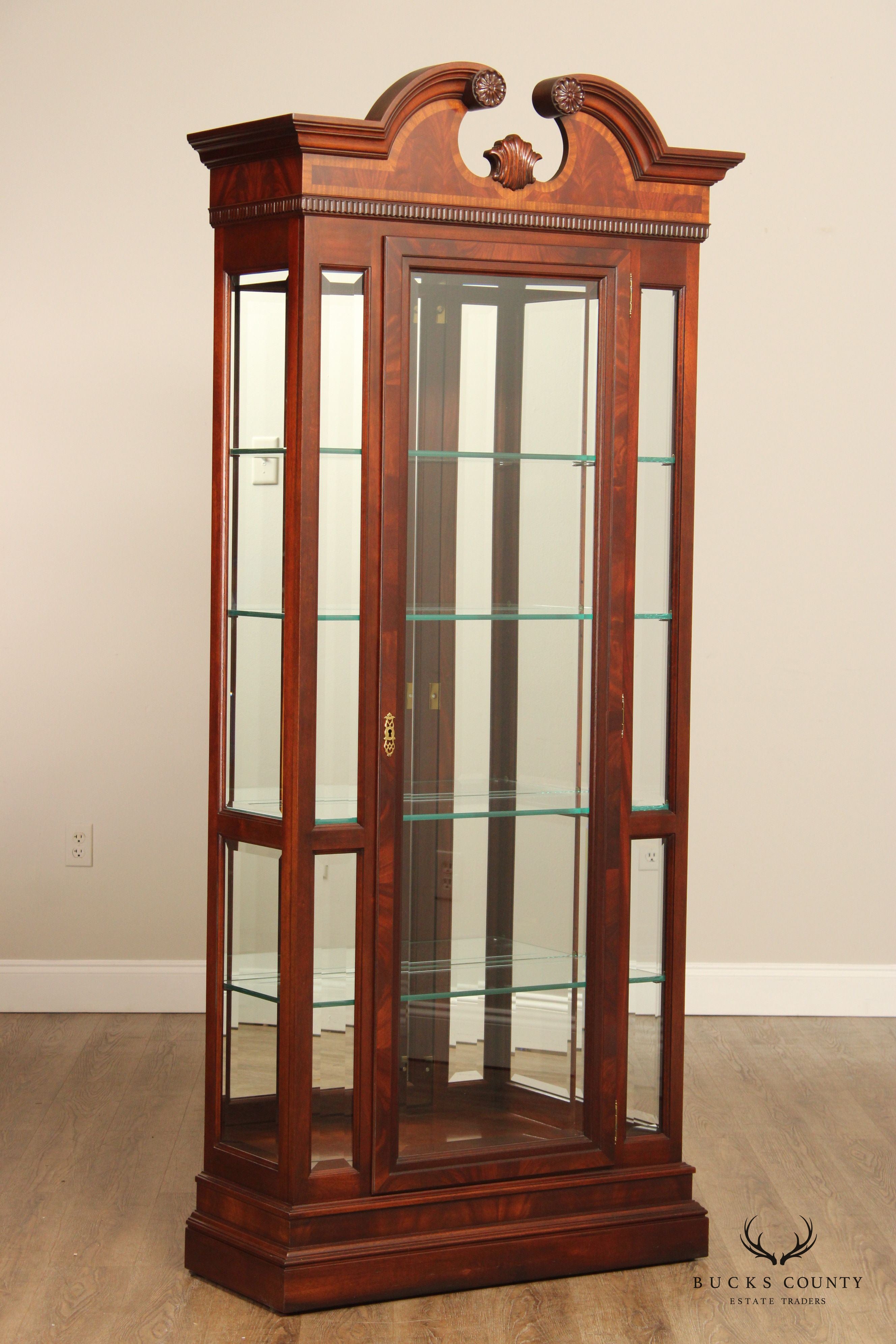 Sligh Chippendale Style Mahogany and Glass Curio Display Cabinet