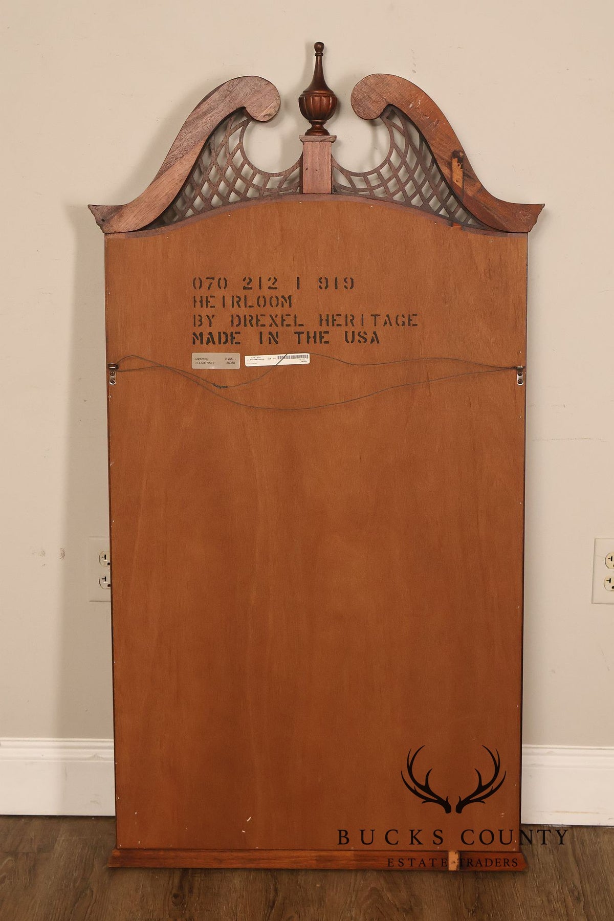 Drexel Heritage 'Heirloom' Georgian Style Mahogany Mirror