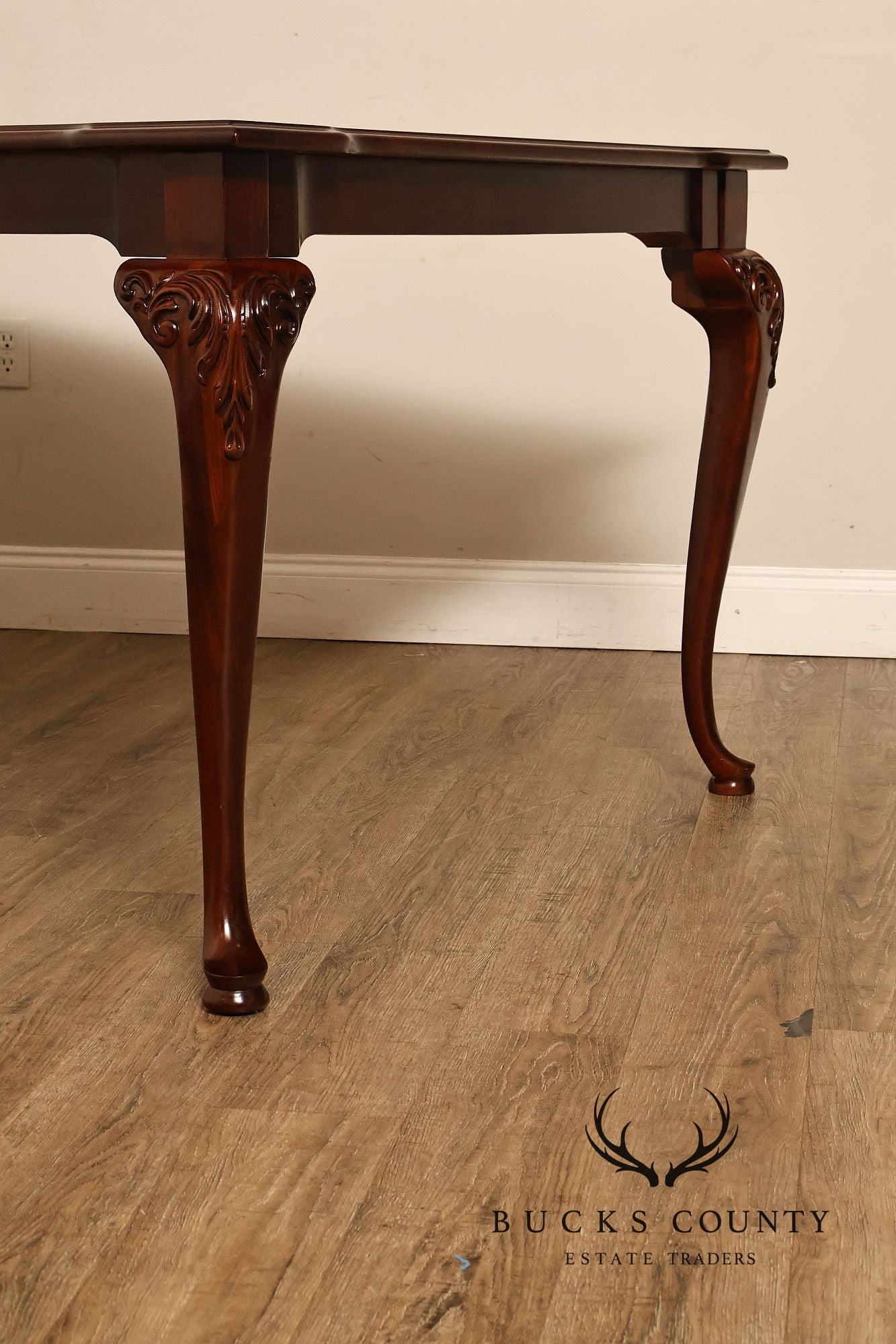 Thomasville Queen Anne Style Cherry Diamond Marquetry Extension Dining Table