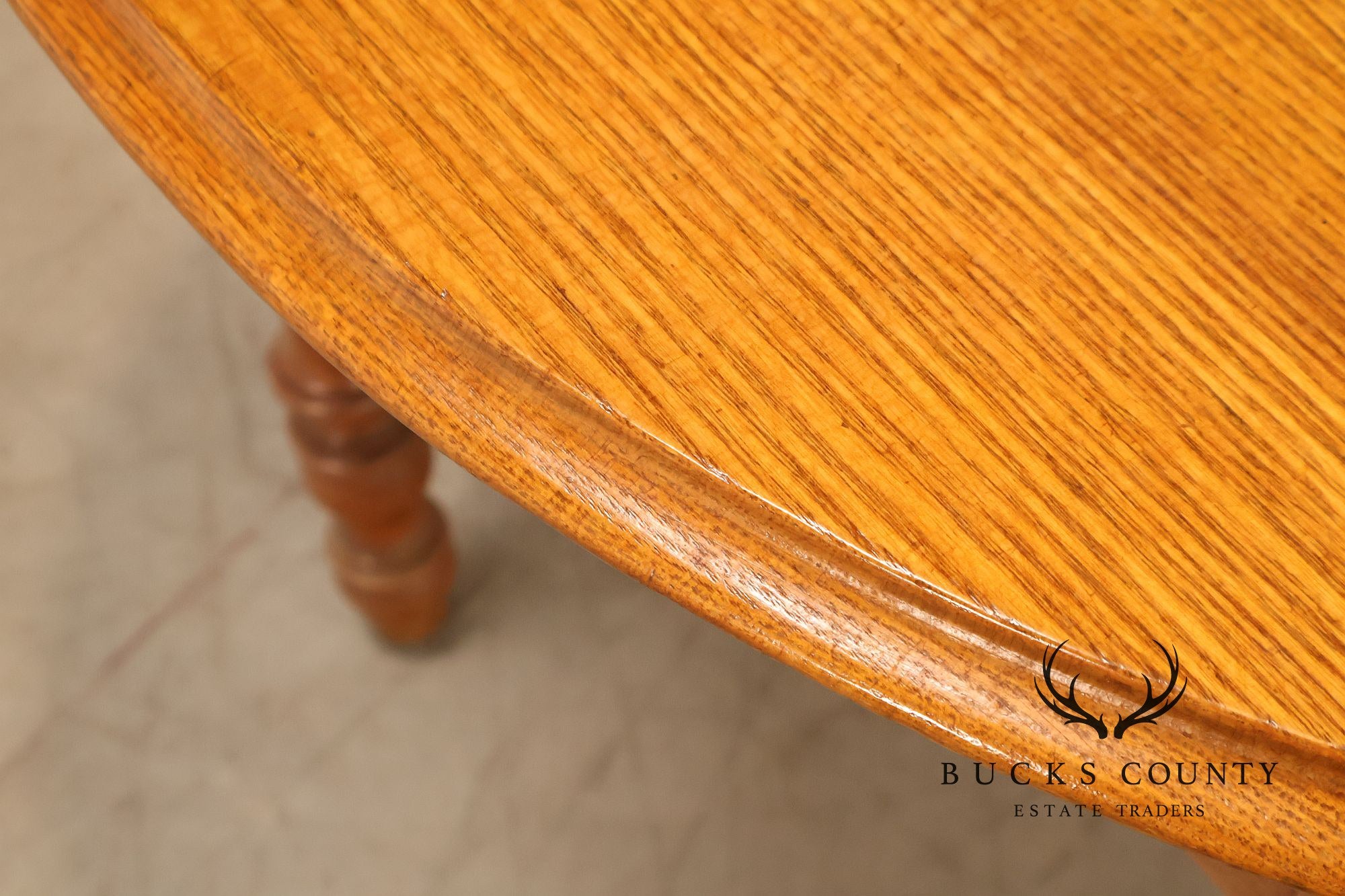 Antique Farmhouse Style Round Oak Extendable Dining Table