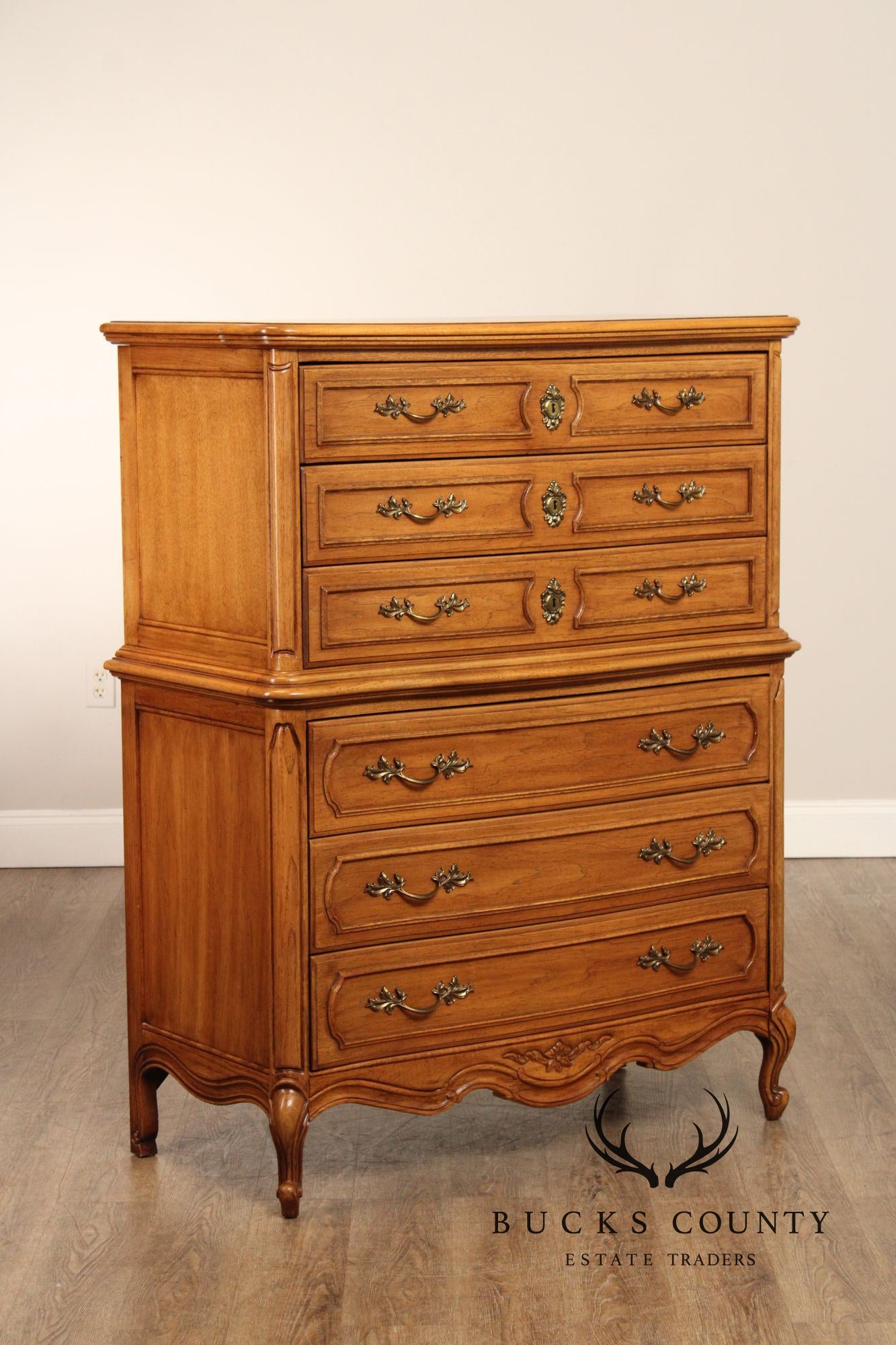 Thomasville 'Camille' French Provincial Style Chest on Chest