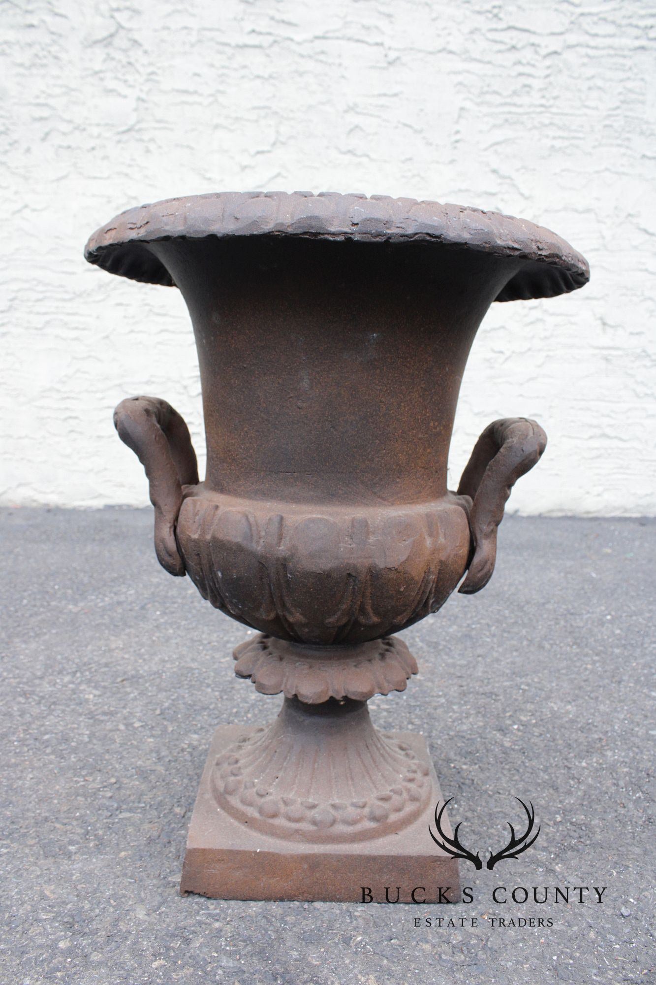 Classical Style Vintage Cast Iron Outdoor Garden Urn Planter