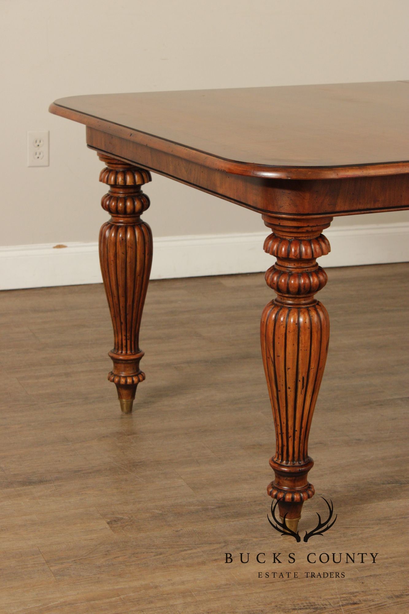 Henredon Somerton Banded Mahogany Rectangular Dining Table With Fluted Legs