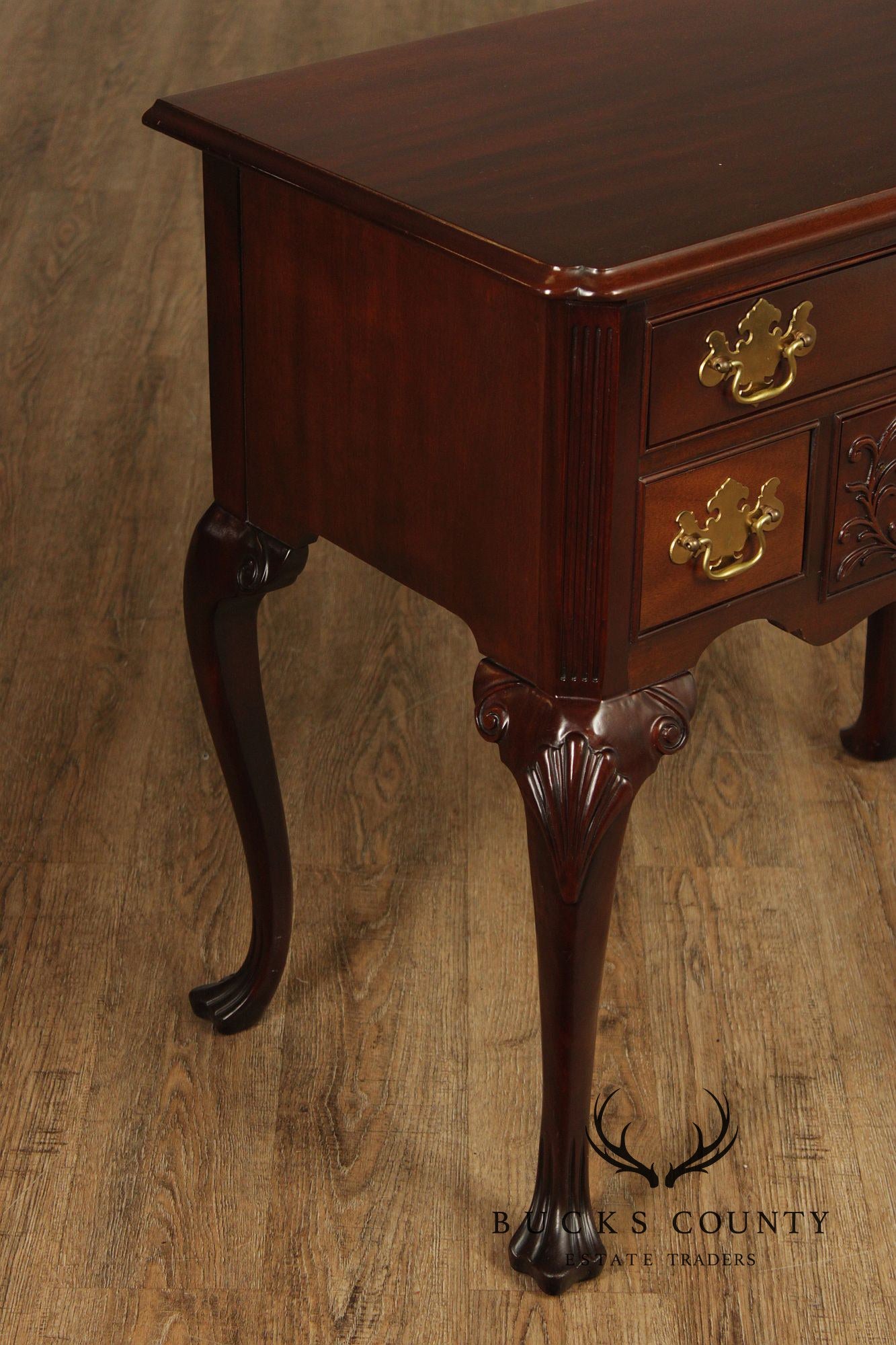 Councill Craftsmen Georgian Style Mahogany Shell Carved Lowboy