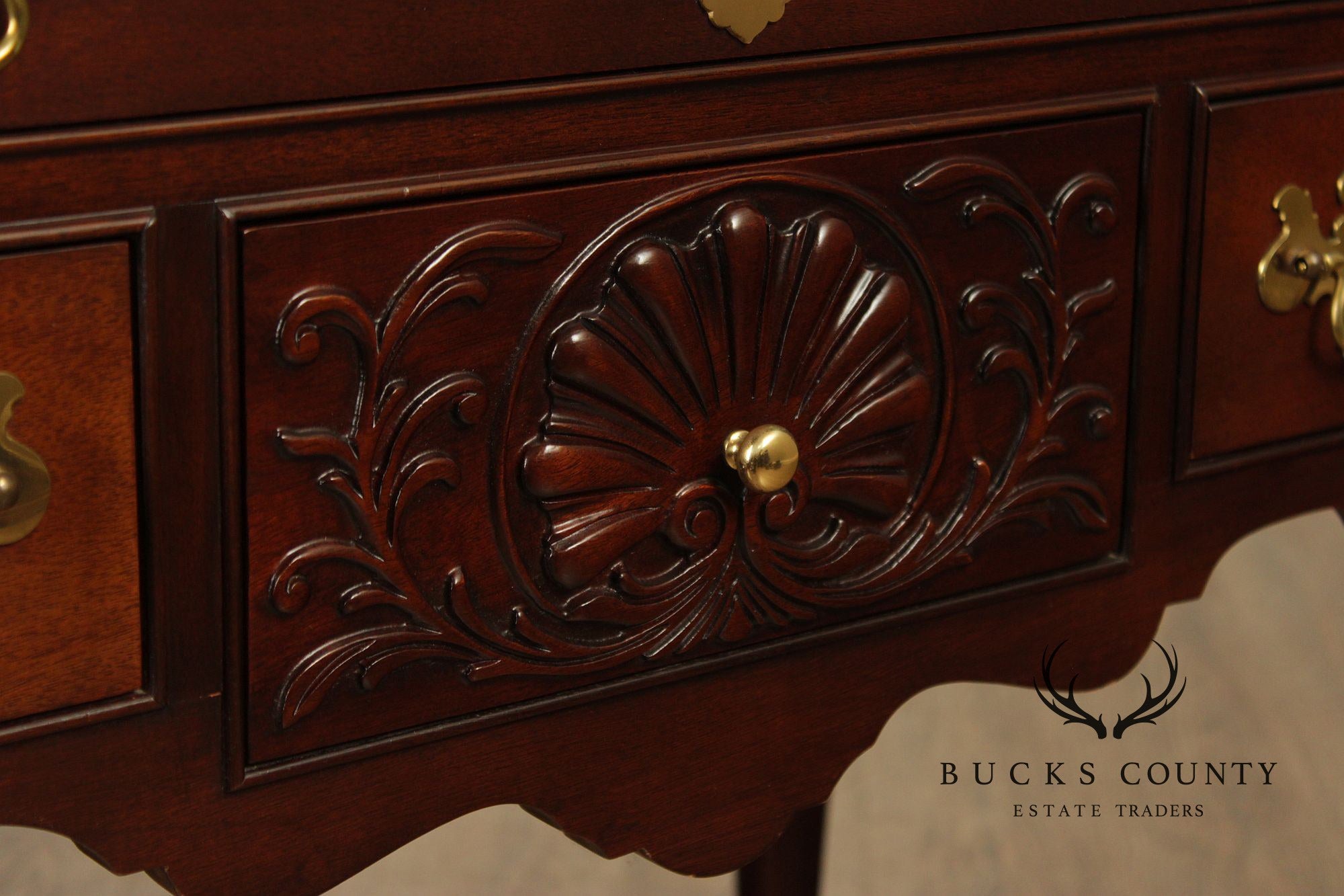 Councill Craftsmen Georgian Style Mahogany Shell Carved Lowboy