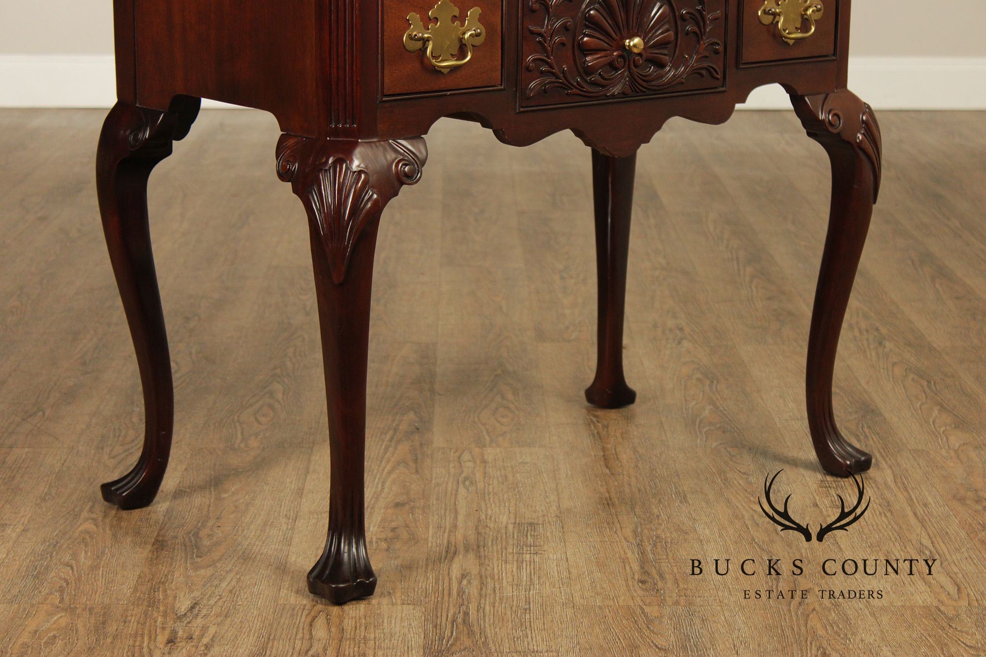Councill Craftsmen Georgian Style Mahogany Shell Carved Lowboy