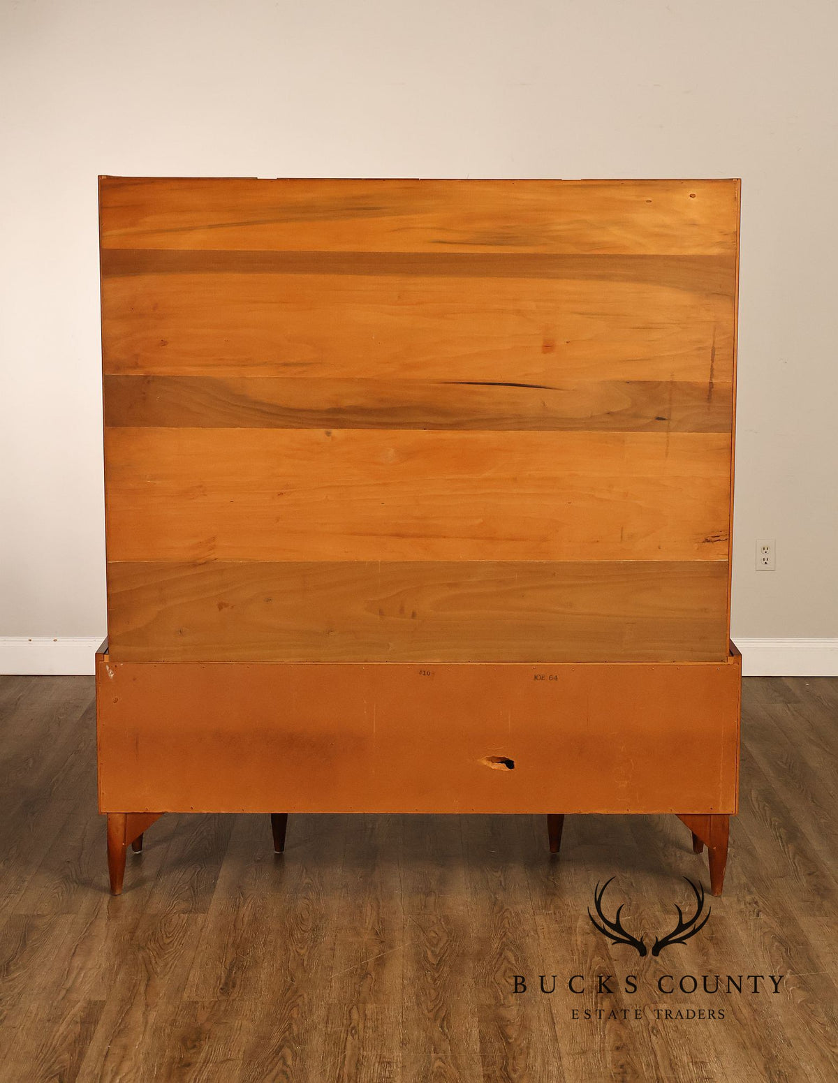Pulaski Furniture Mid Century Modern Walnut Cathedral Door China Cabinet Sideboard