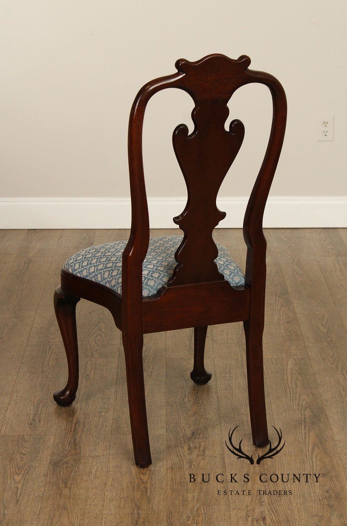 Stickley Queen Anne Style Set of Eight Mahogany Dining Chairs