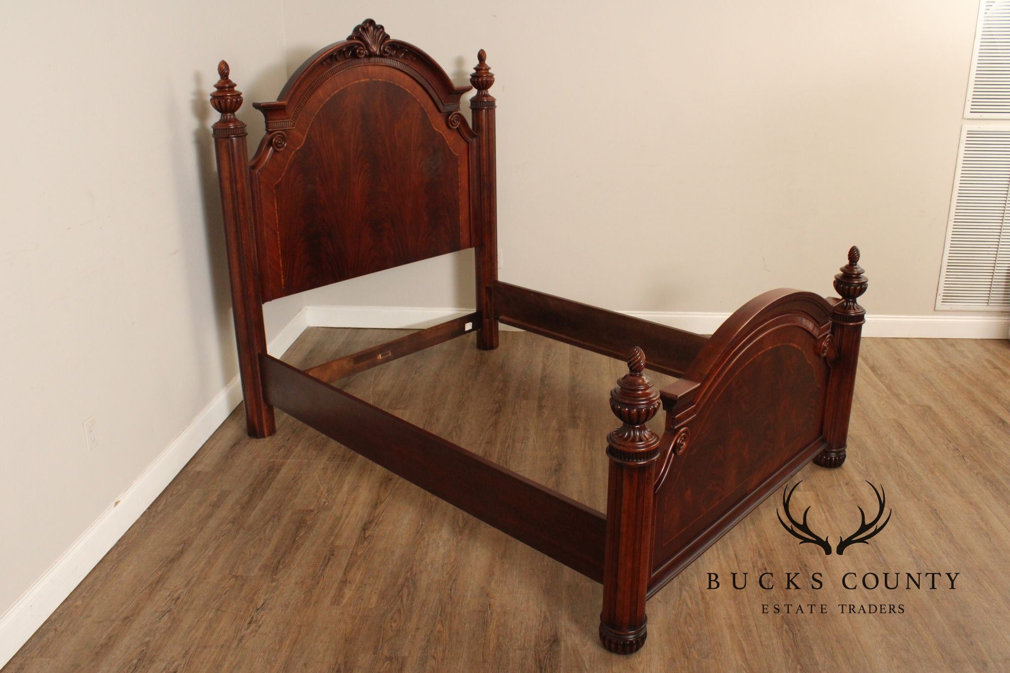 Thomasville Kent Park Queen Size Mahogany Bed