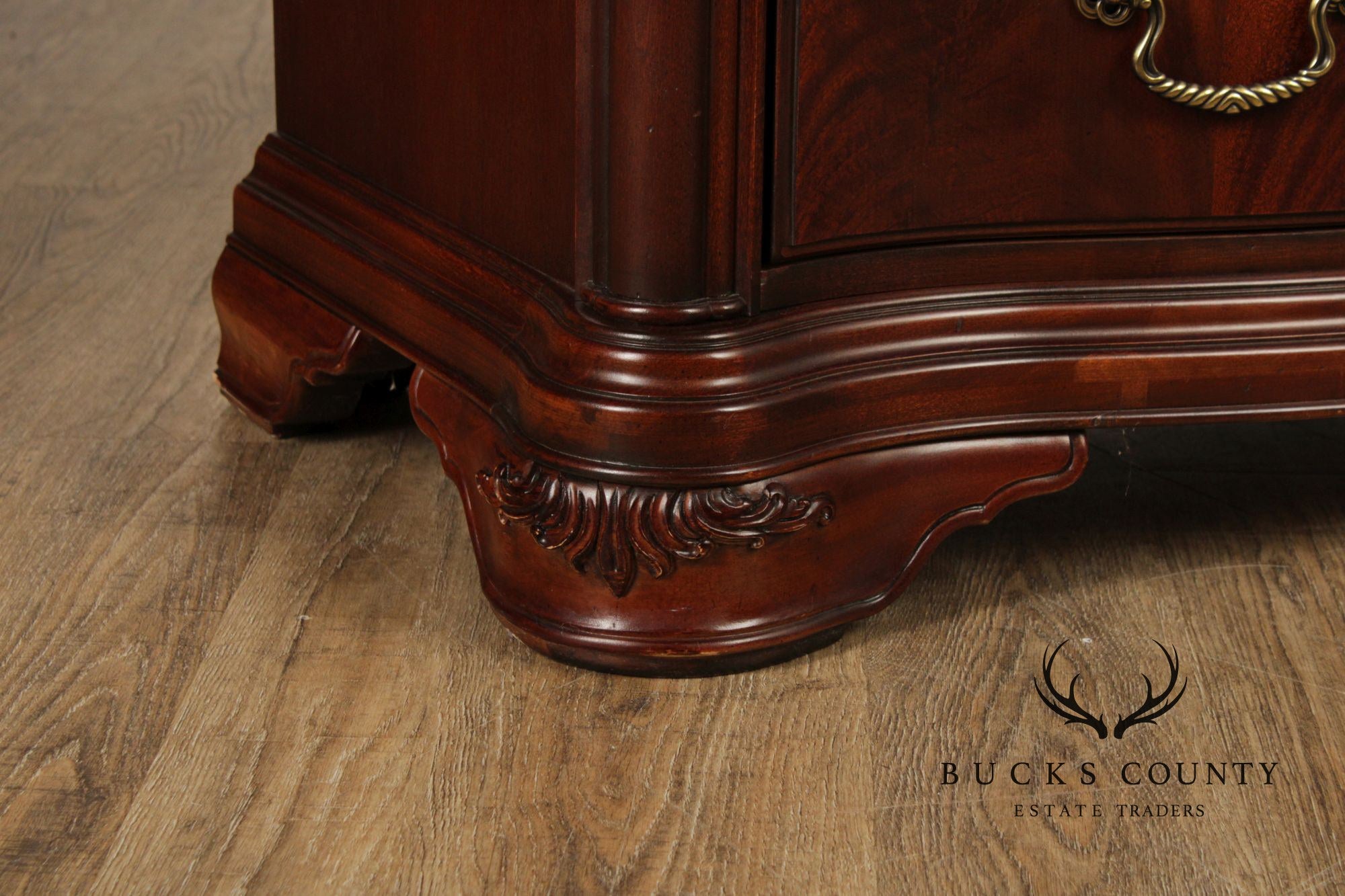 Thomasville 'Kent Park' Serpentine Front Mahogany 12-Drawer Dresser