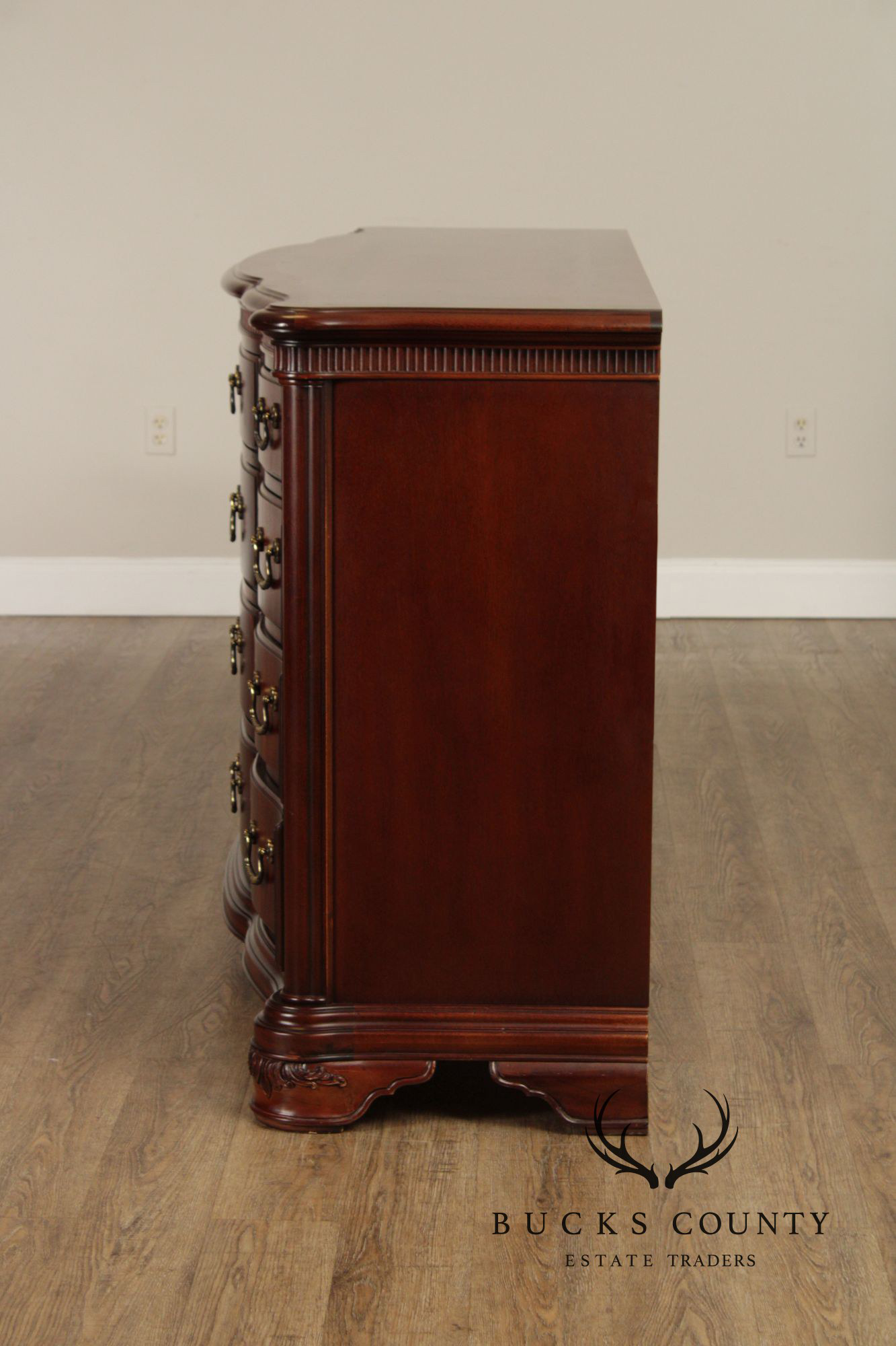 Thomasville 'Kent Park' Serpentine Front Mahogany 12-Drawer Dresser