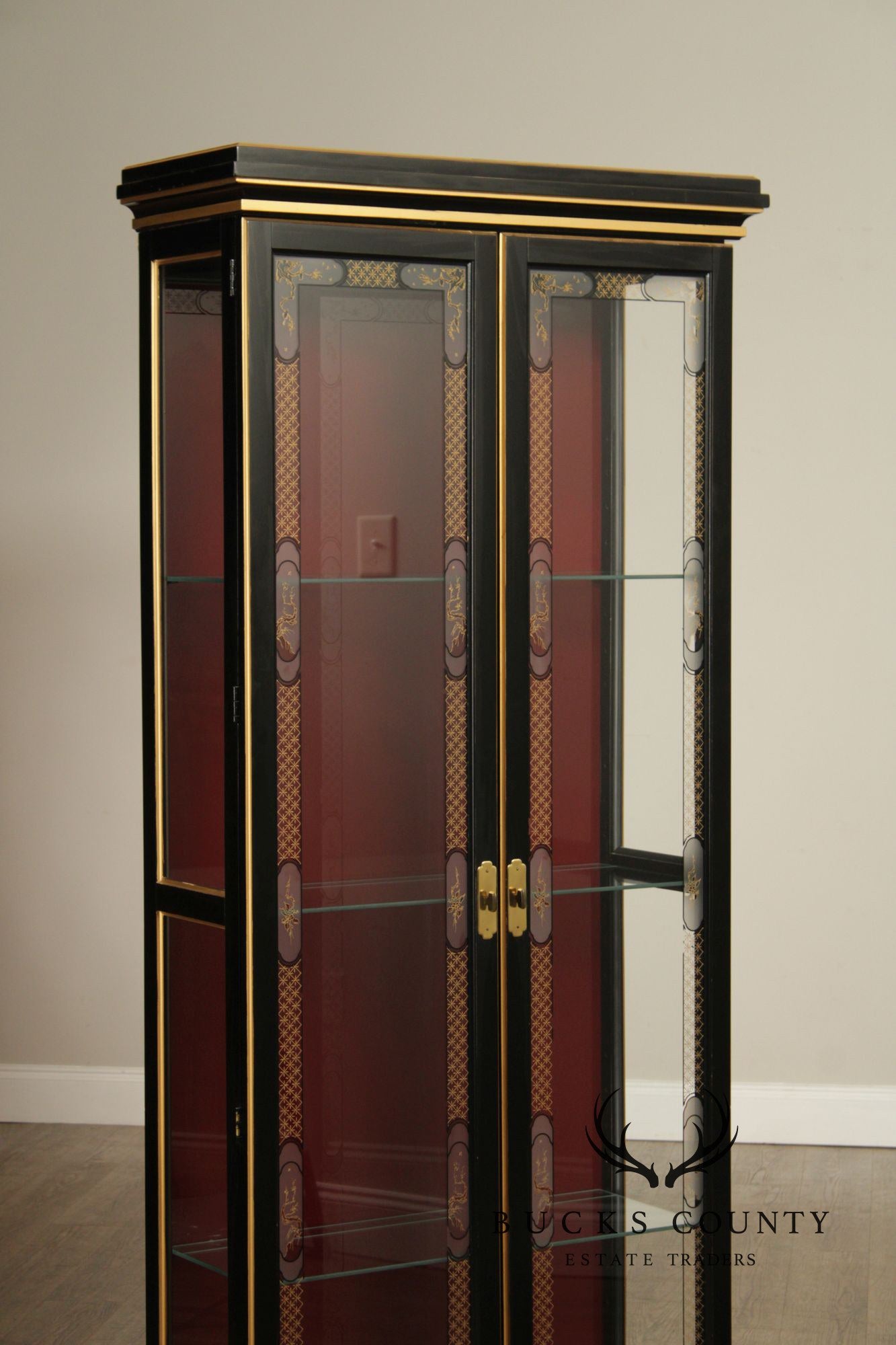 American Of Martinsville Chinoiserie Black Lacquer Lighted Curio Display Cabinet With Glass Shelves