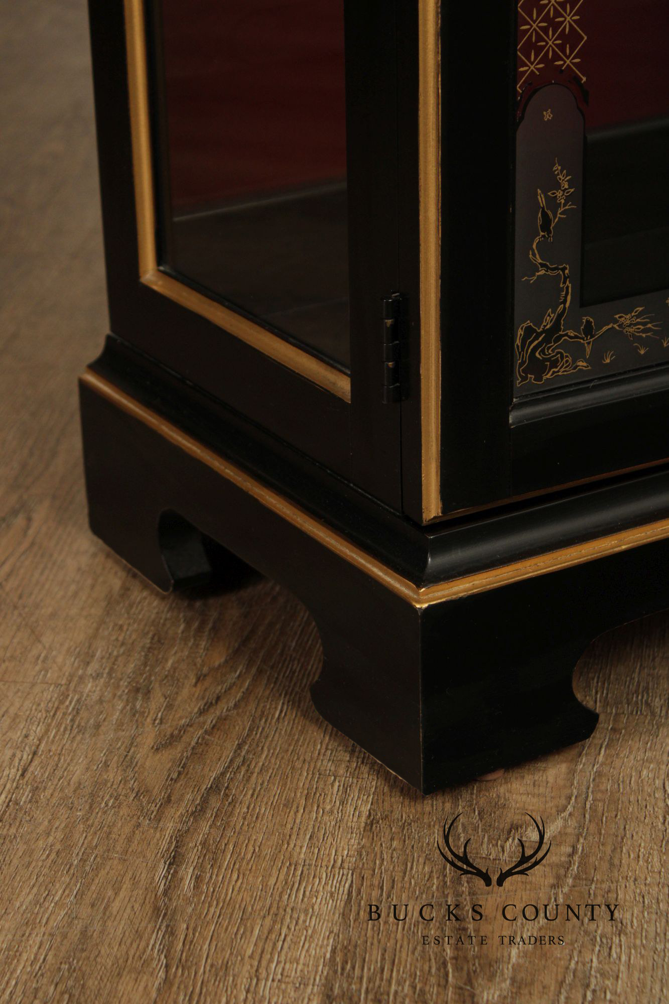 American Of Martinsville Chinoiserie Black Lacquer Lighted Curio Display Cabinet With Glass Shelves