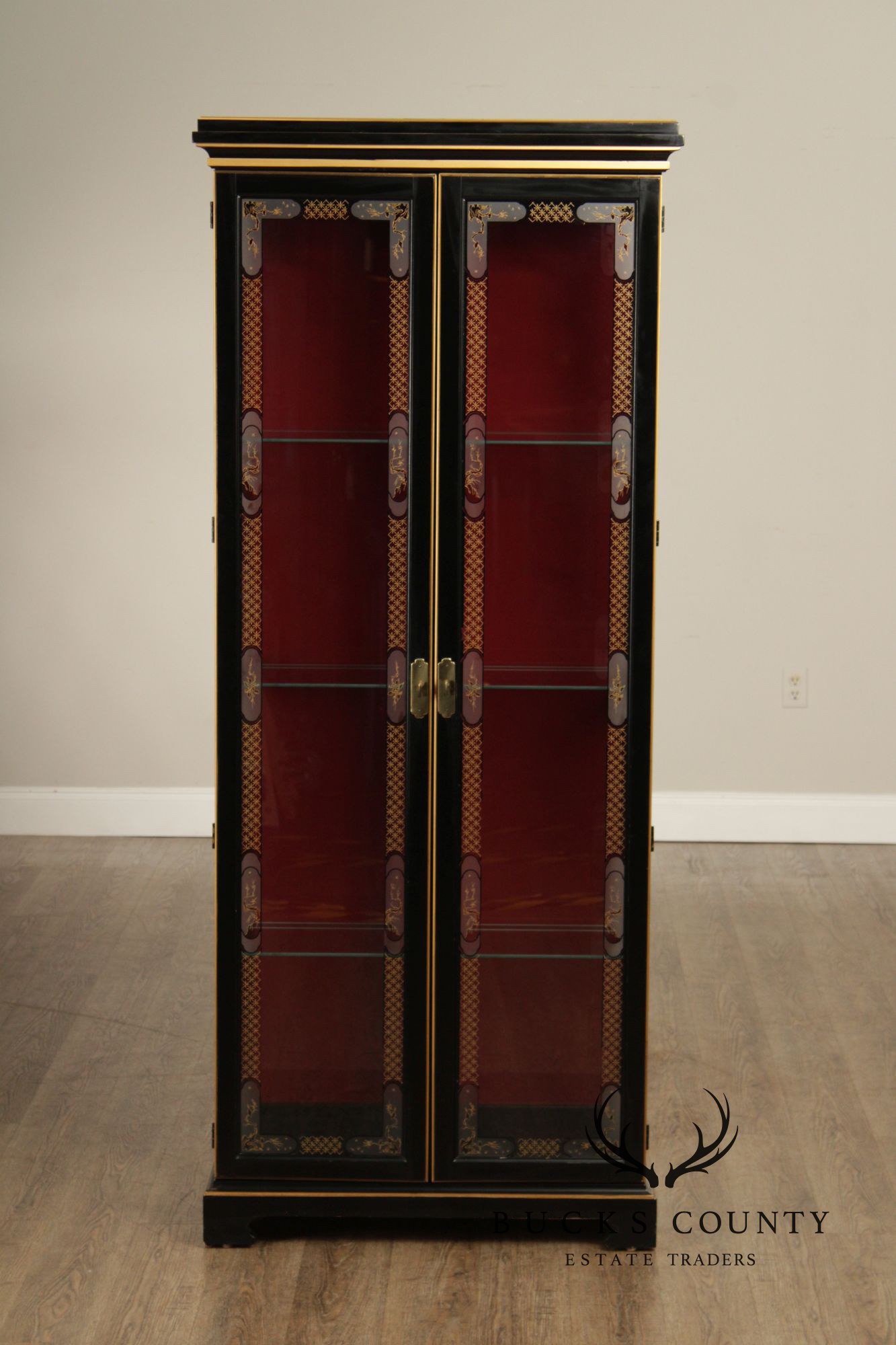 American Of Martinsville Chinoiserie Black Lacquer Lighted Curio Display Cabinet With Glass Shelves