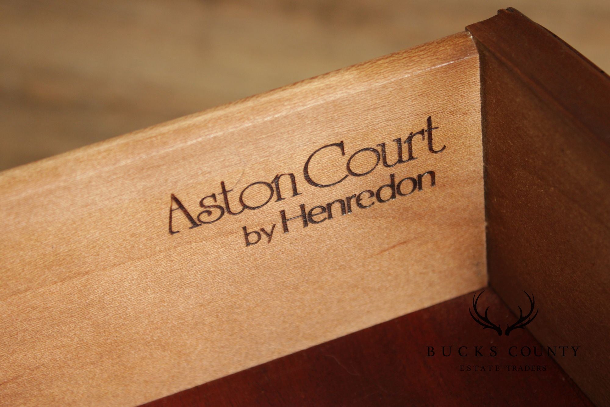 Henredon Aston Court Georgian Style Pair Bowfront Three-Drawer Chest Nightstands