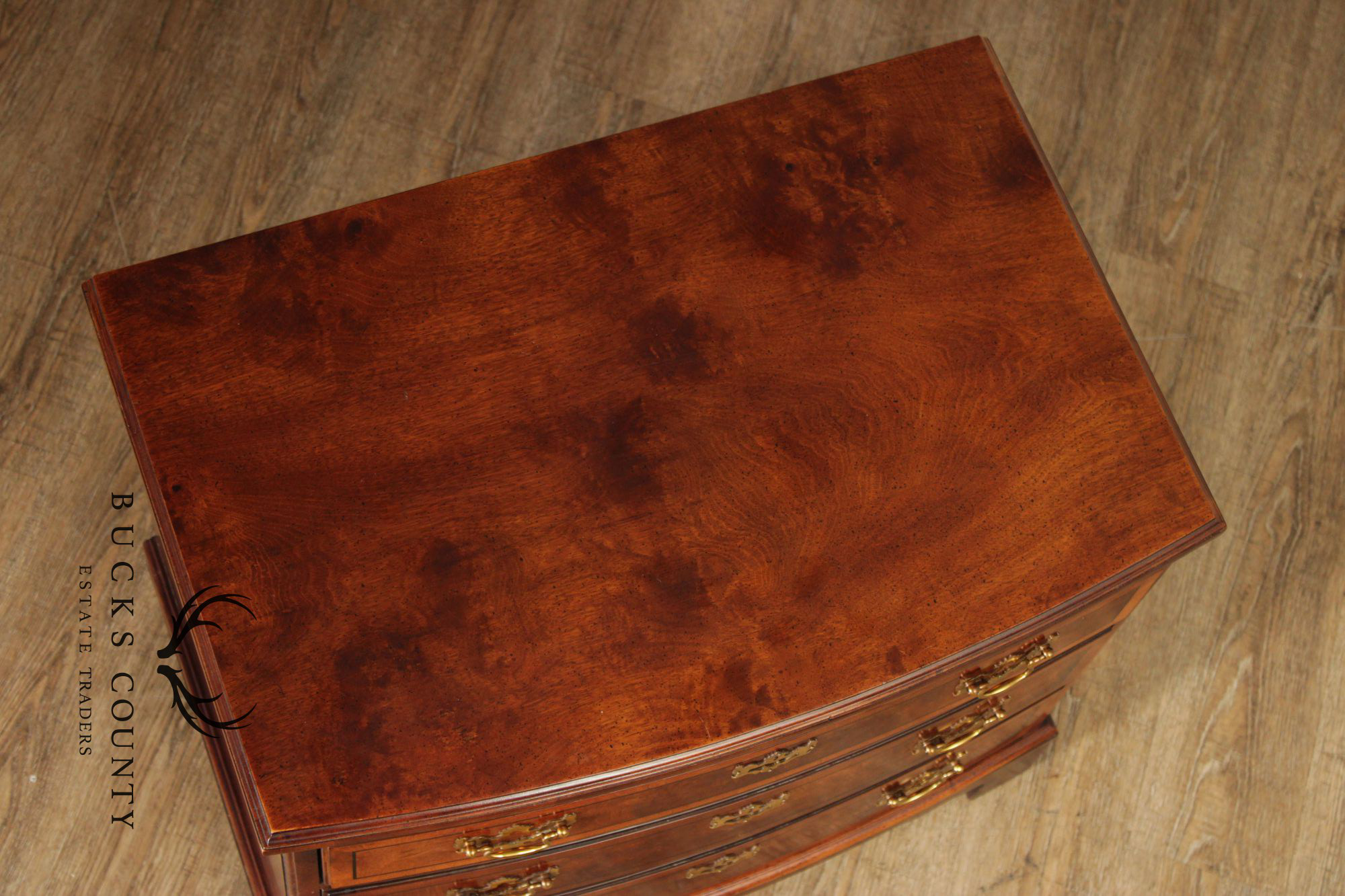 Henredon Aston Court Georgian Style Pair Bowfront Three-Drawer Chest Nightstands