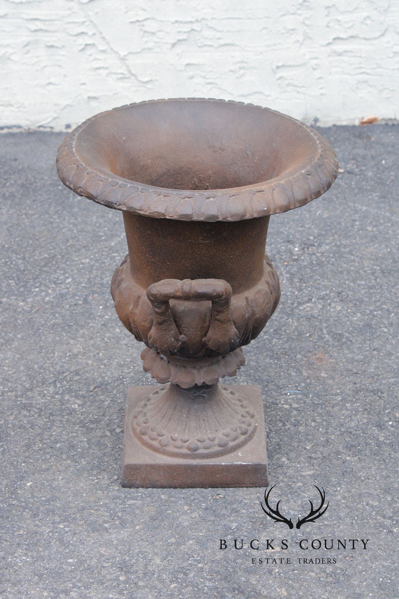 Classical Style Vintage Cast Iron Outdoor Garden Urn Planter