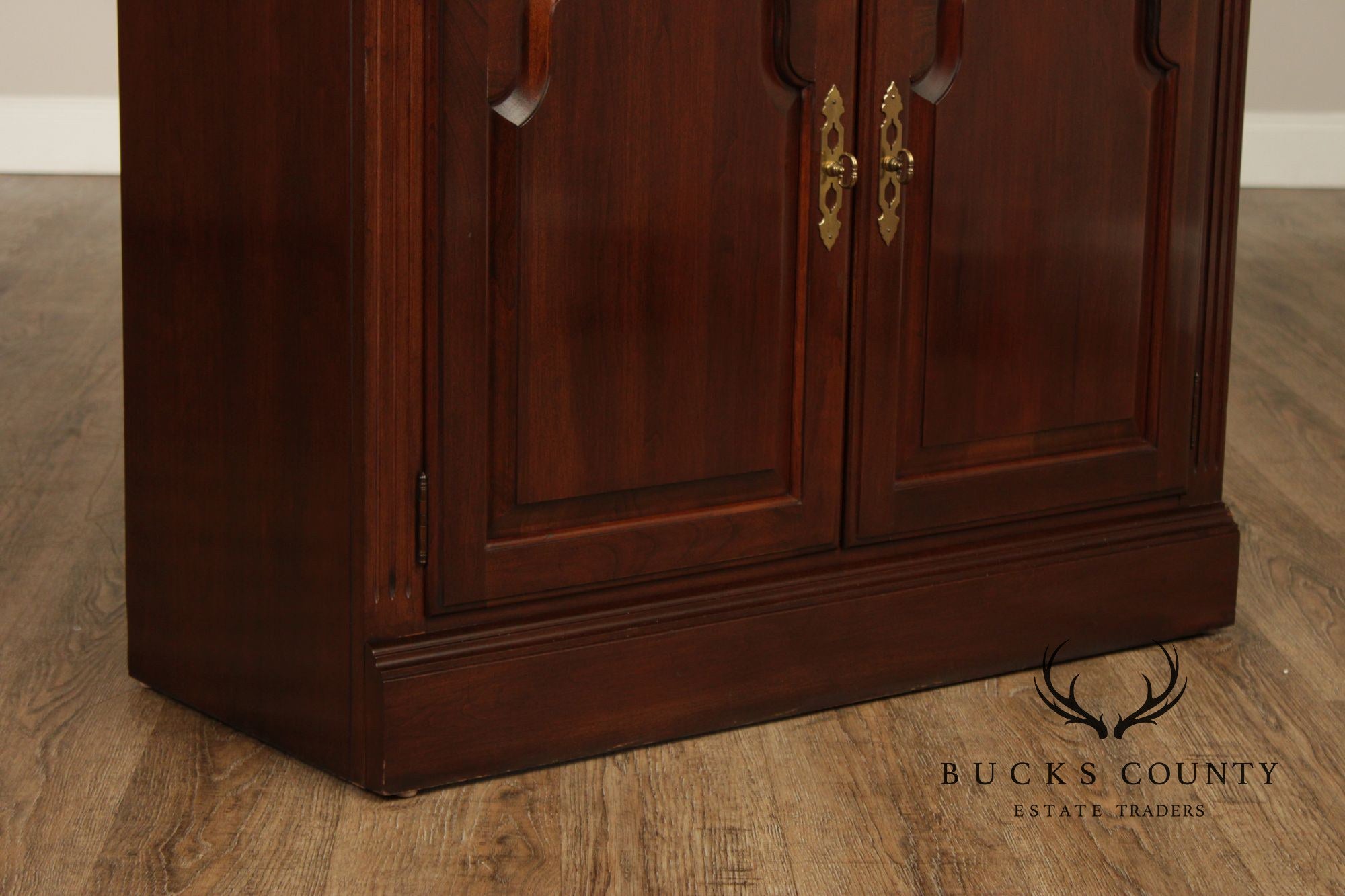 Ethan Allen Georgian Court Traditional Style Cherry Lighted Bookcase Cabinet With Cabinet Doors