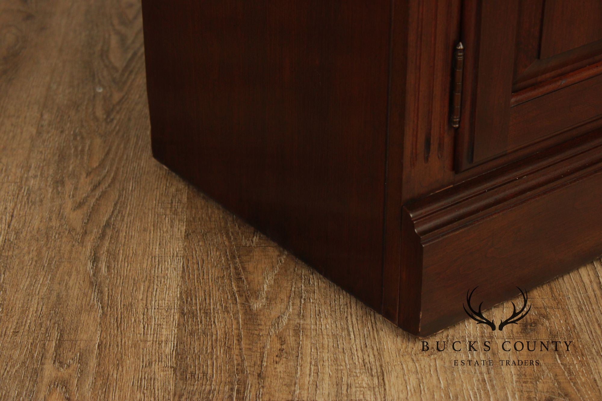 Ethan Allen Georgian Court Traditional Style Cherry Lighted Bookcase Cabinet With Cabinet Doors