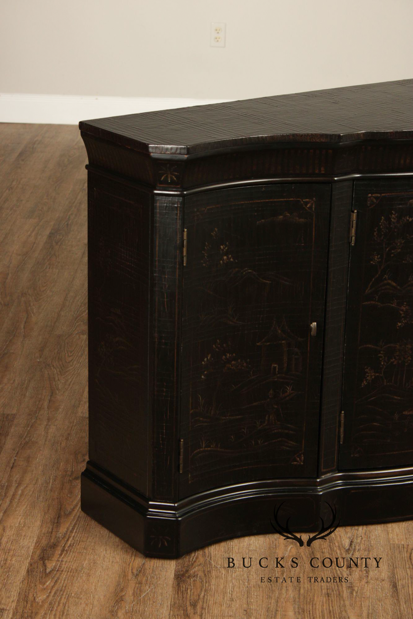 Ethan Allen Vivianne Serpentine Console Cabinet With Chinoiserie Decoration