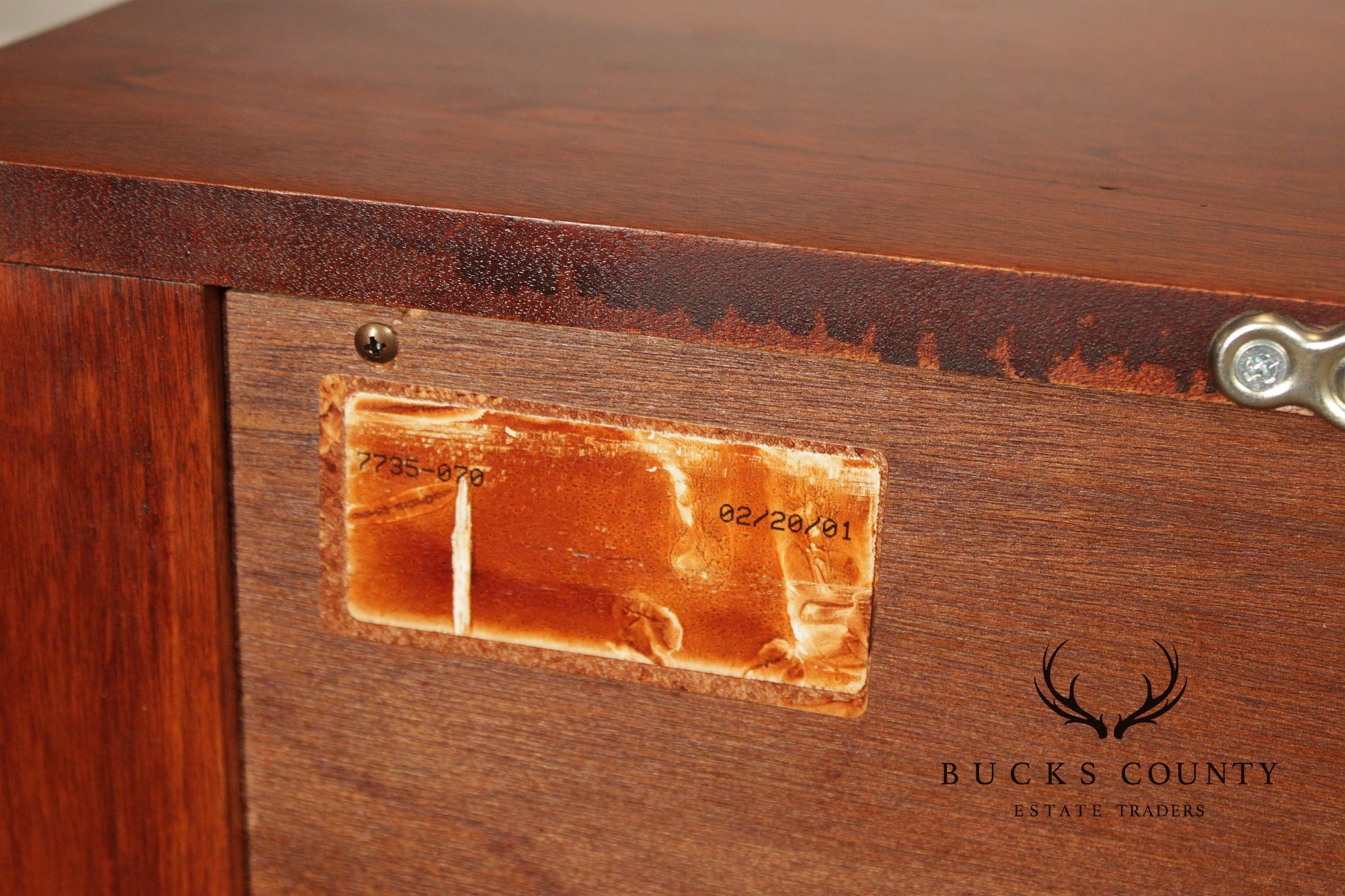 NICHOLS & STONE MAPLE SERVER SIDEBOARD WITH FLUTED LEGS