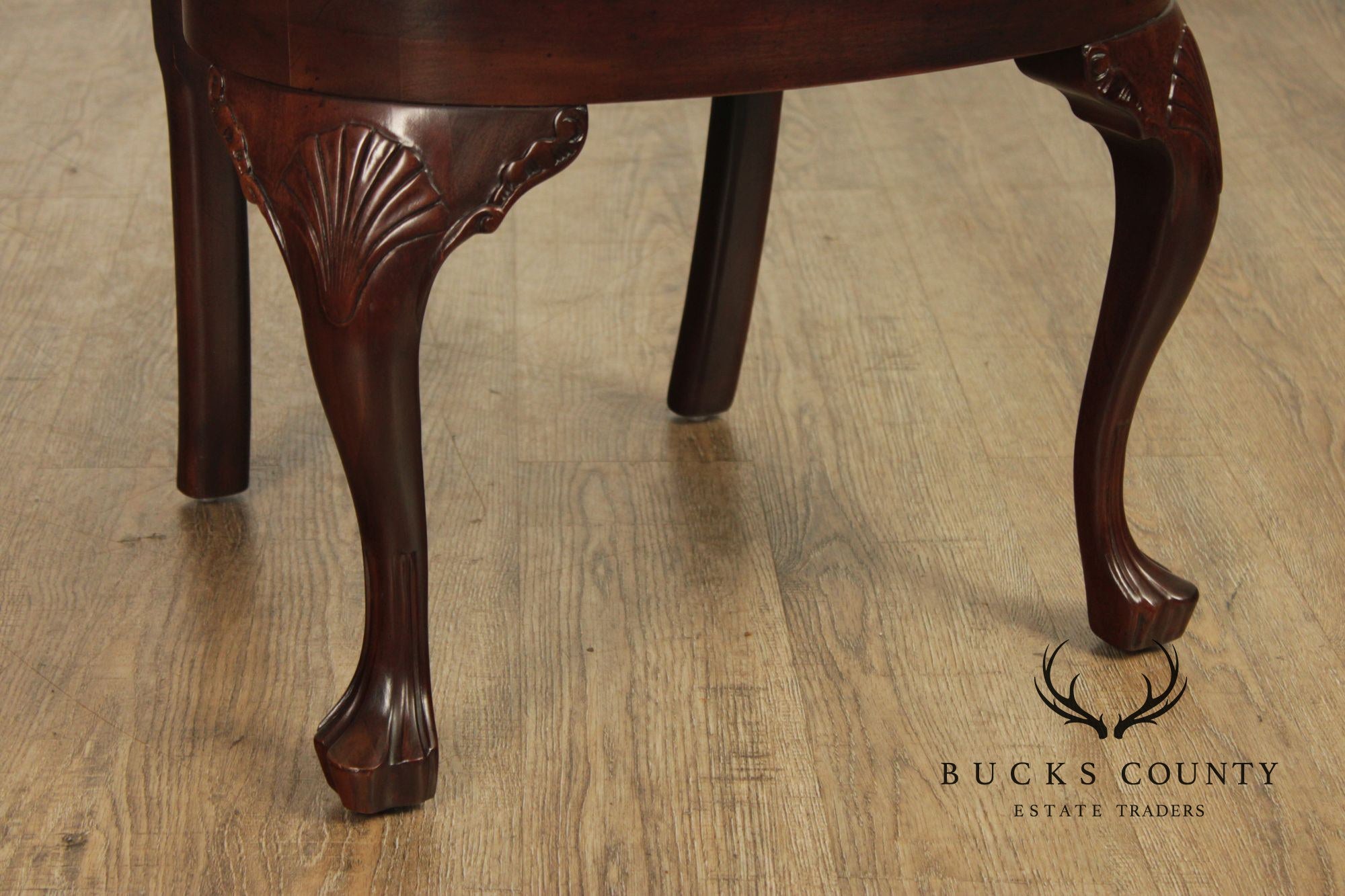 Henredon Rittenhouse Square Collection Queen Anne Style Set of Eight Mahogany Dining Chairs