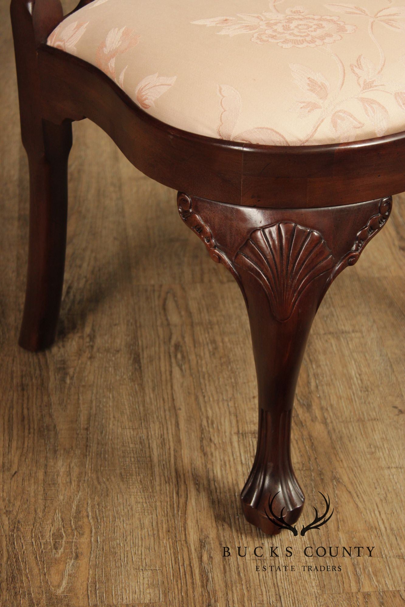 Henredon Rittenhouse Square Collection Queen Anne Style Set of Eight Mahogany Dining Chairs