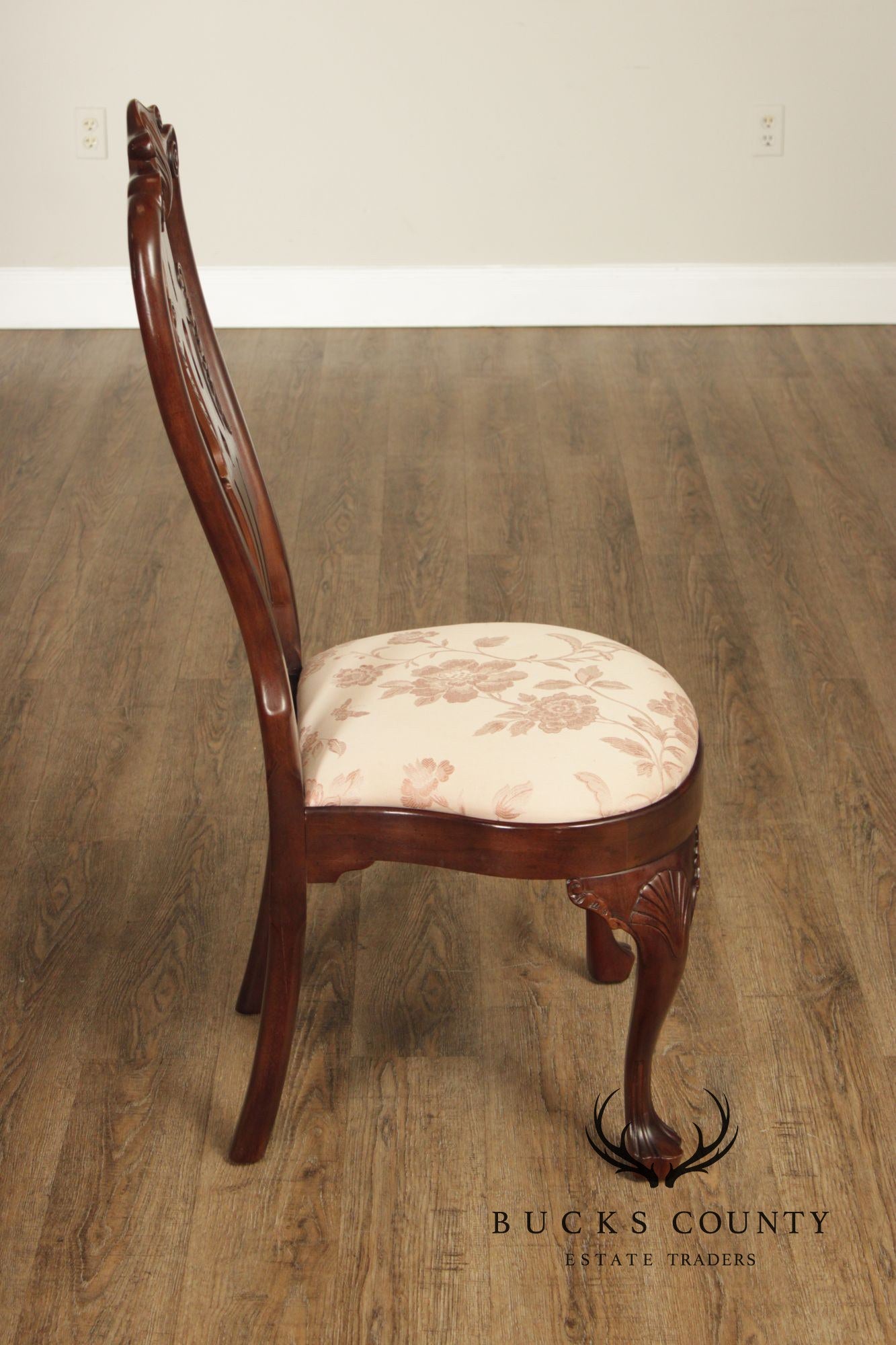 Henredon Rittenhouse Square Collection Queen Anne Style Set of Eight Mahogany Dining Chairs