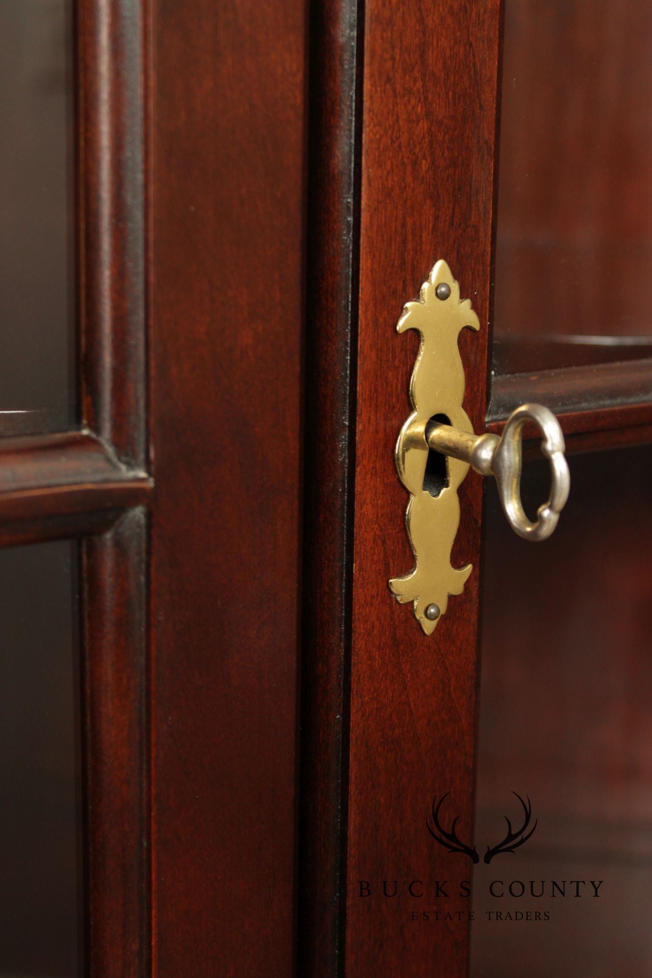 Statton Georgian Style Old Towne Cherry Corner Cabinet