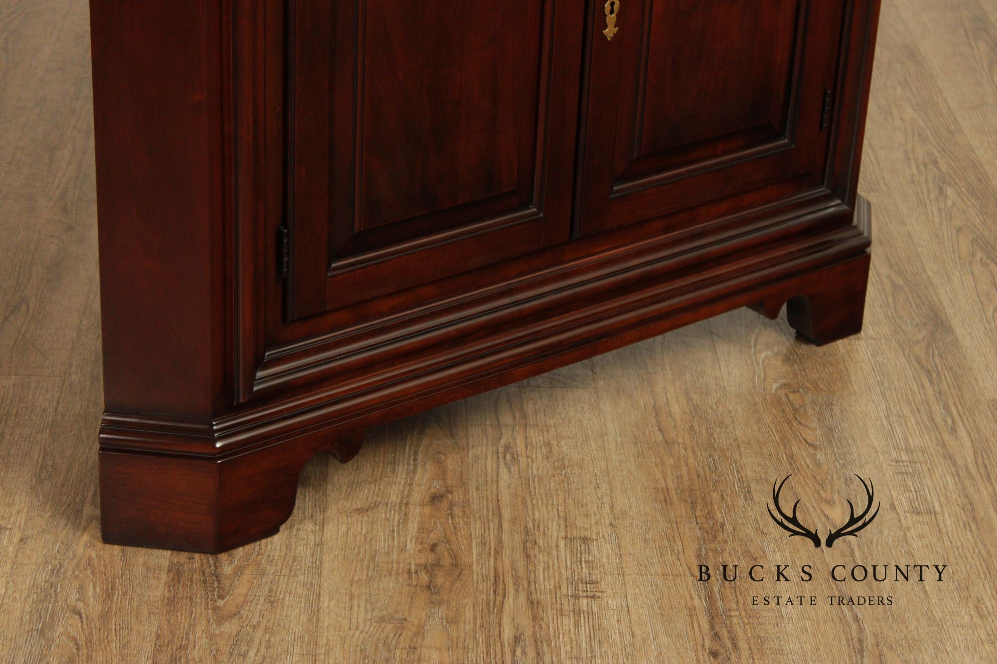 Statton Georgian Style Old Towne Cherry Corner Cabinet