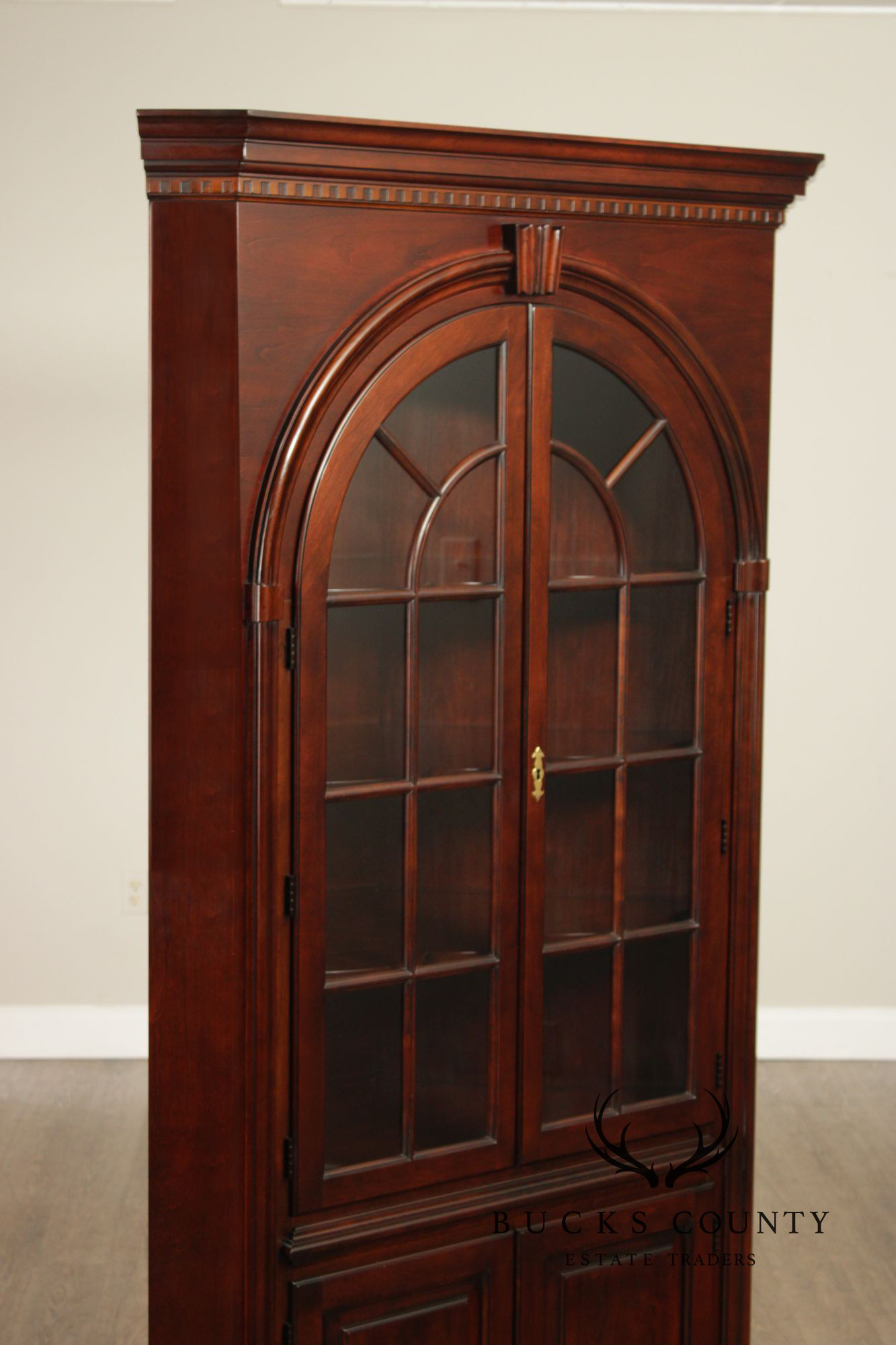 Statton Georgian Style Old Towne Cherry Corner Cabinet