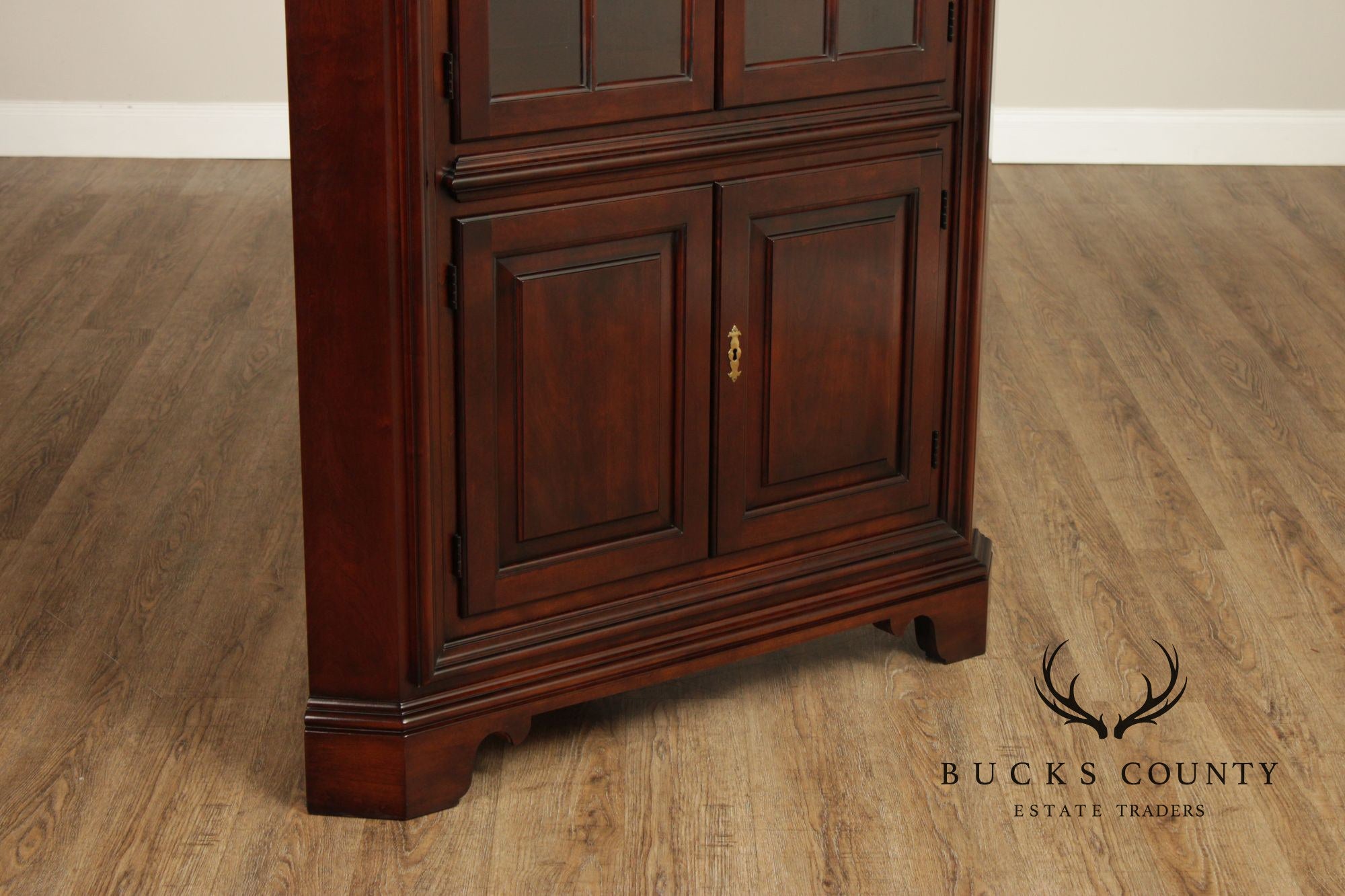 Statton Georgian Style Old Towne Cherry Corner Cabinet