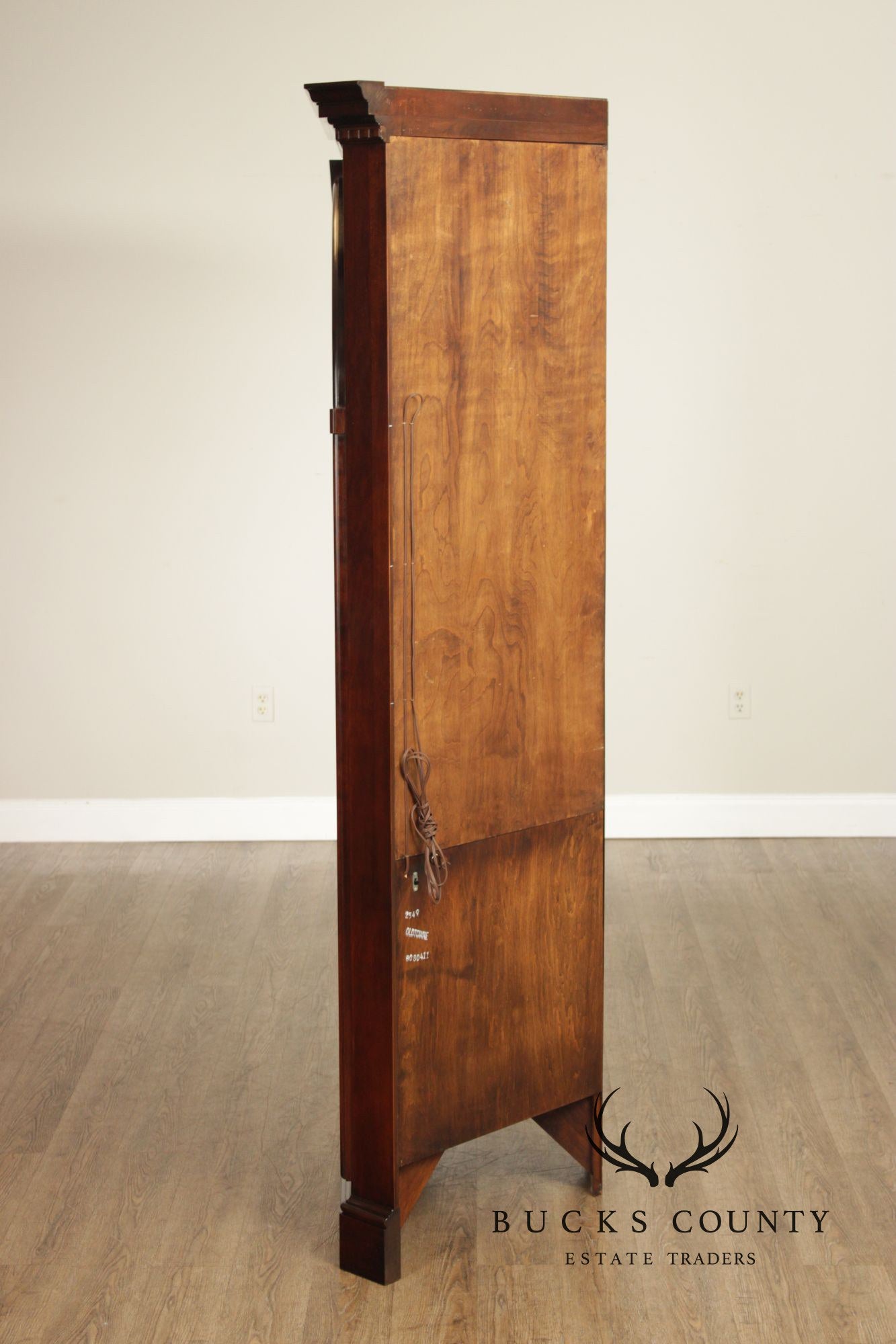 Statton Georgian Style Old Towne Cherry Corner Cabinet