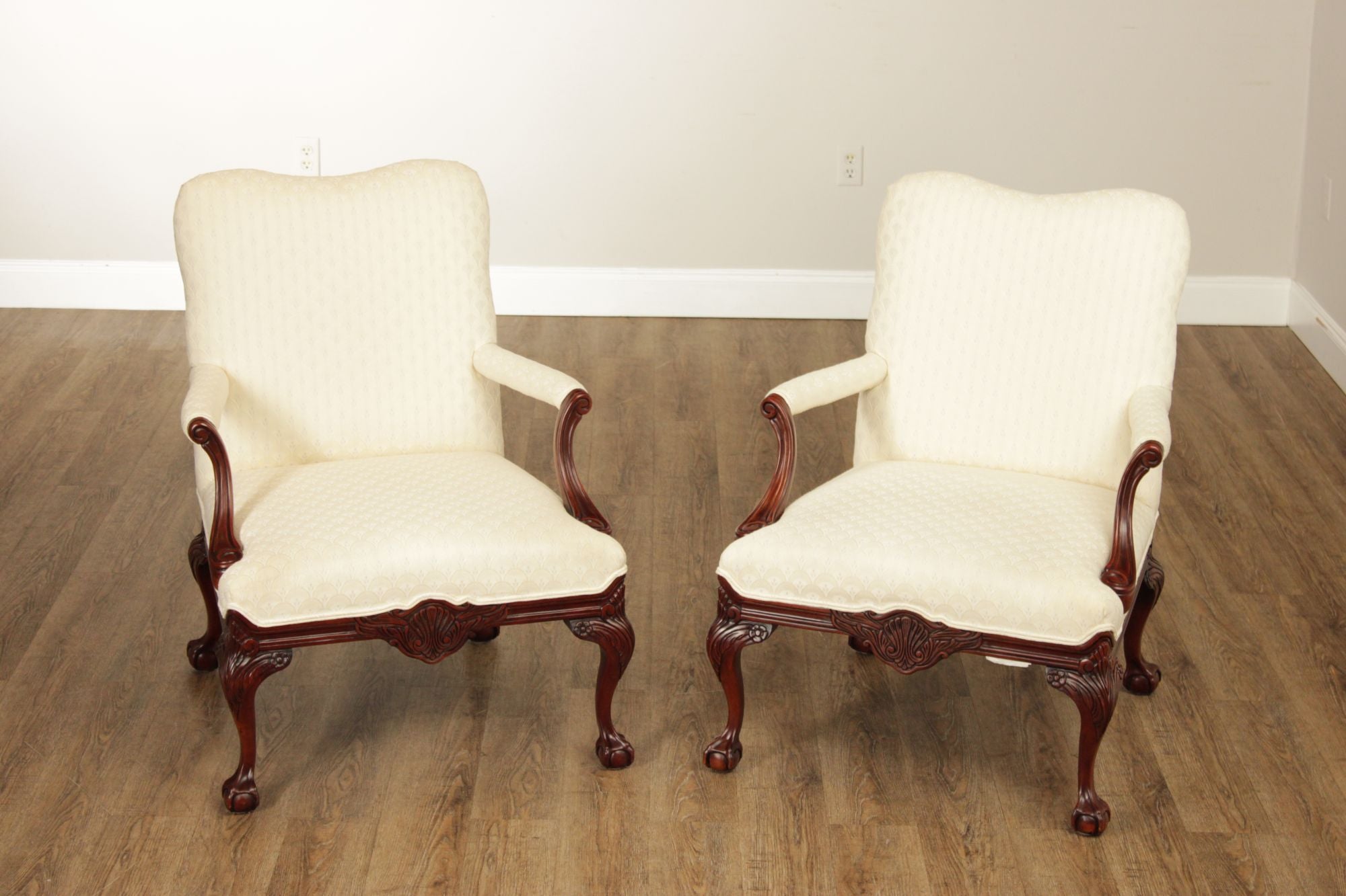 Thomasville Georgian Style Pair of Carved Mahogany Armchairs