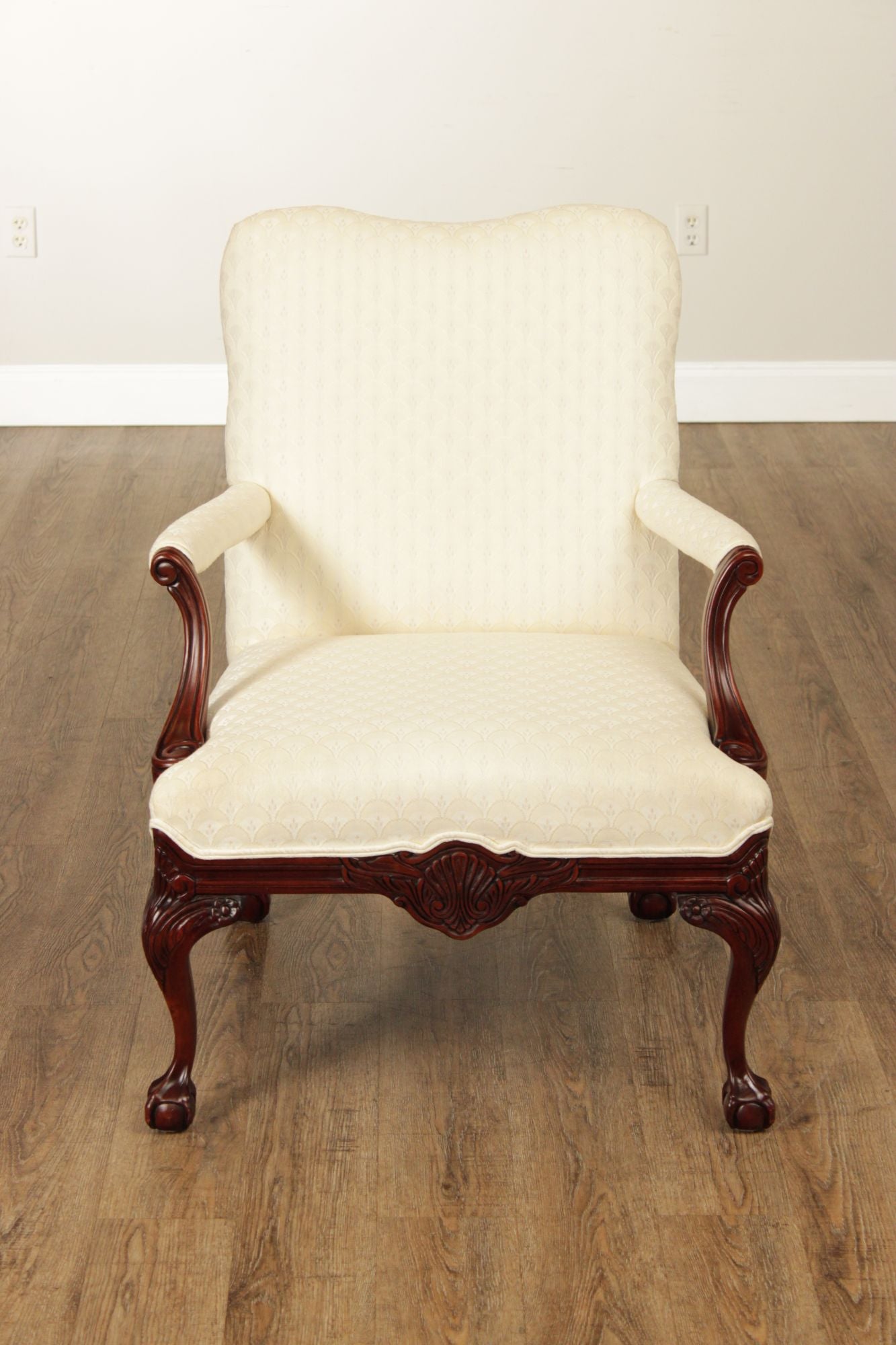 Thomasville Georgian Style Pair of Carved Mahogany Armchairs