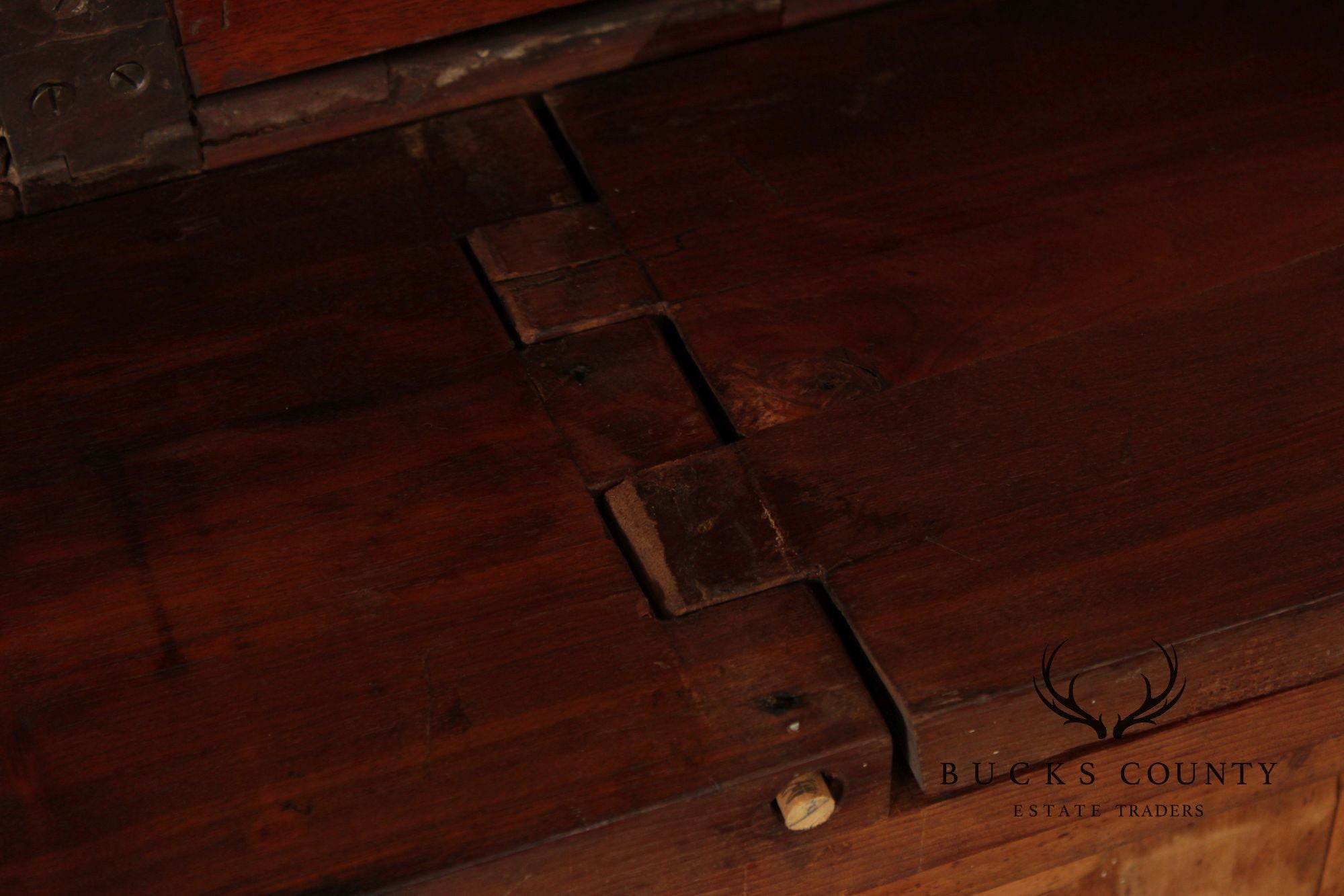 Antique American Walnut Federal Period Drop-Leaf Dining Table