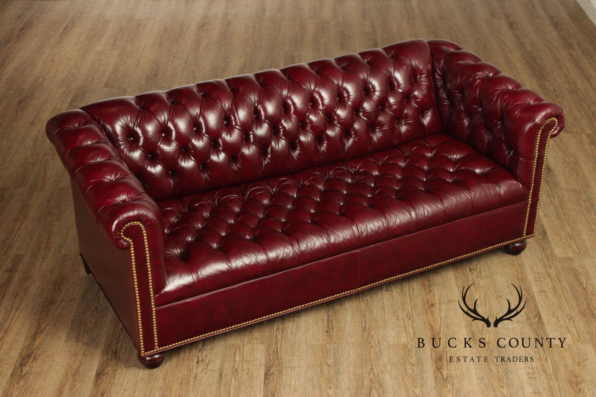 Chesterfield Style Tufted  Leather Leather Sofa