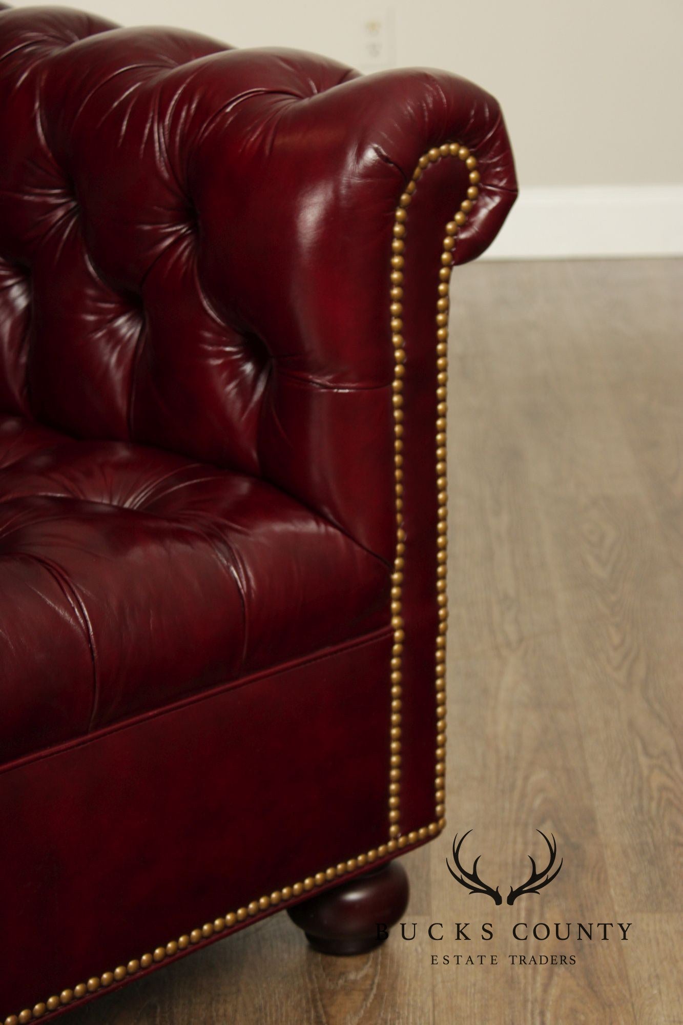 Chesterfield Style Tufted  Leather Leather Sofa