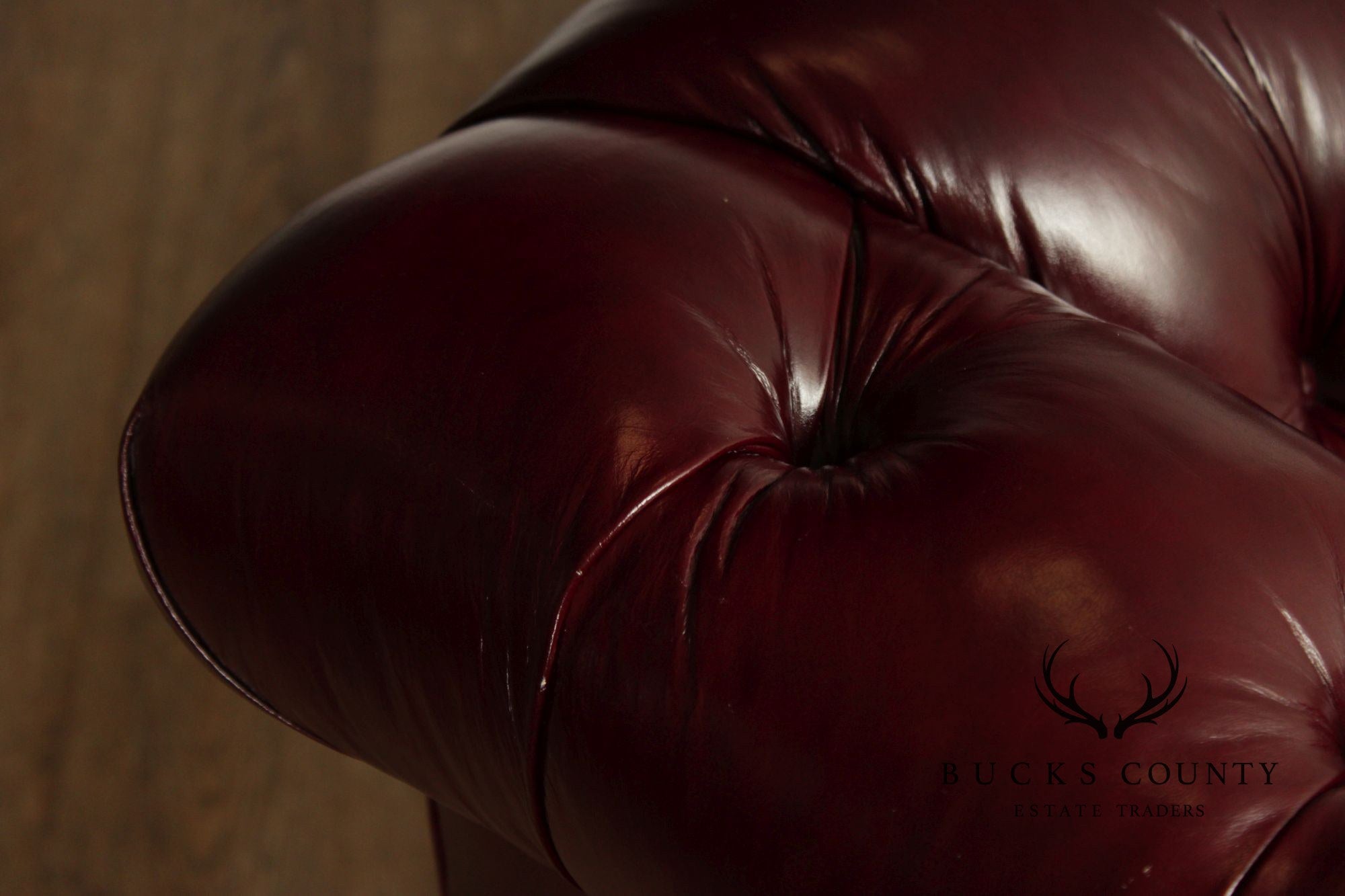 Chesterfield Style Tufted  Leather Leather Sofa