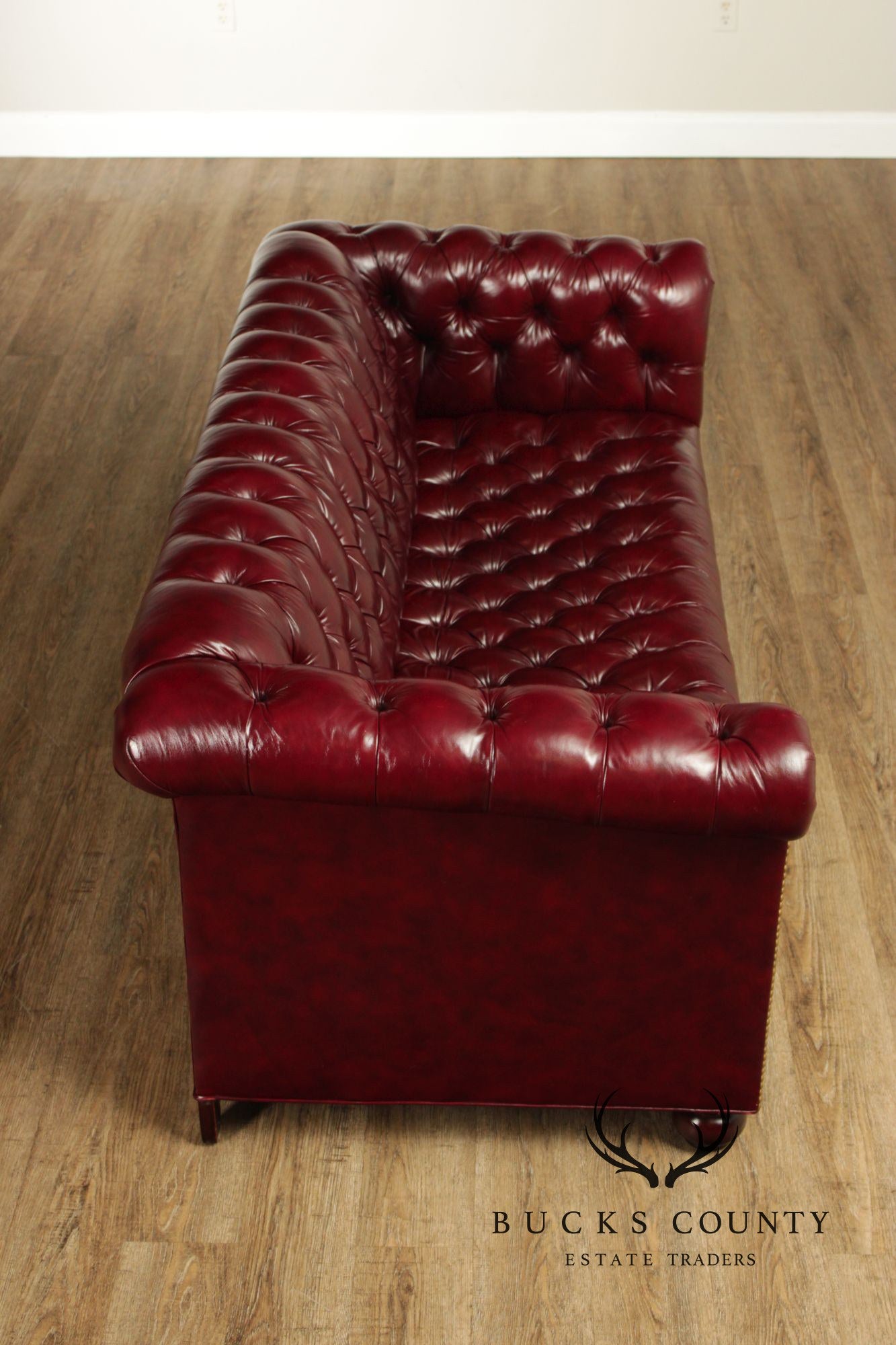 Chesterfield Style Tufted  Leather Leather Sofa